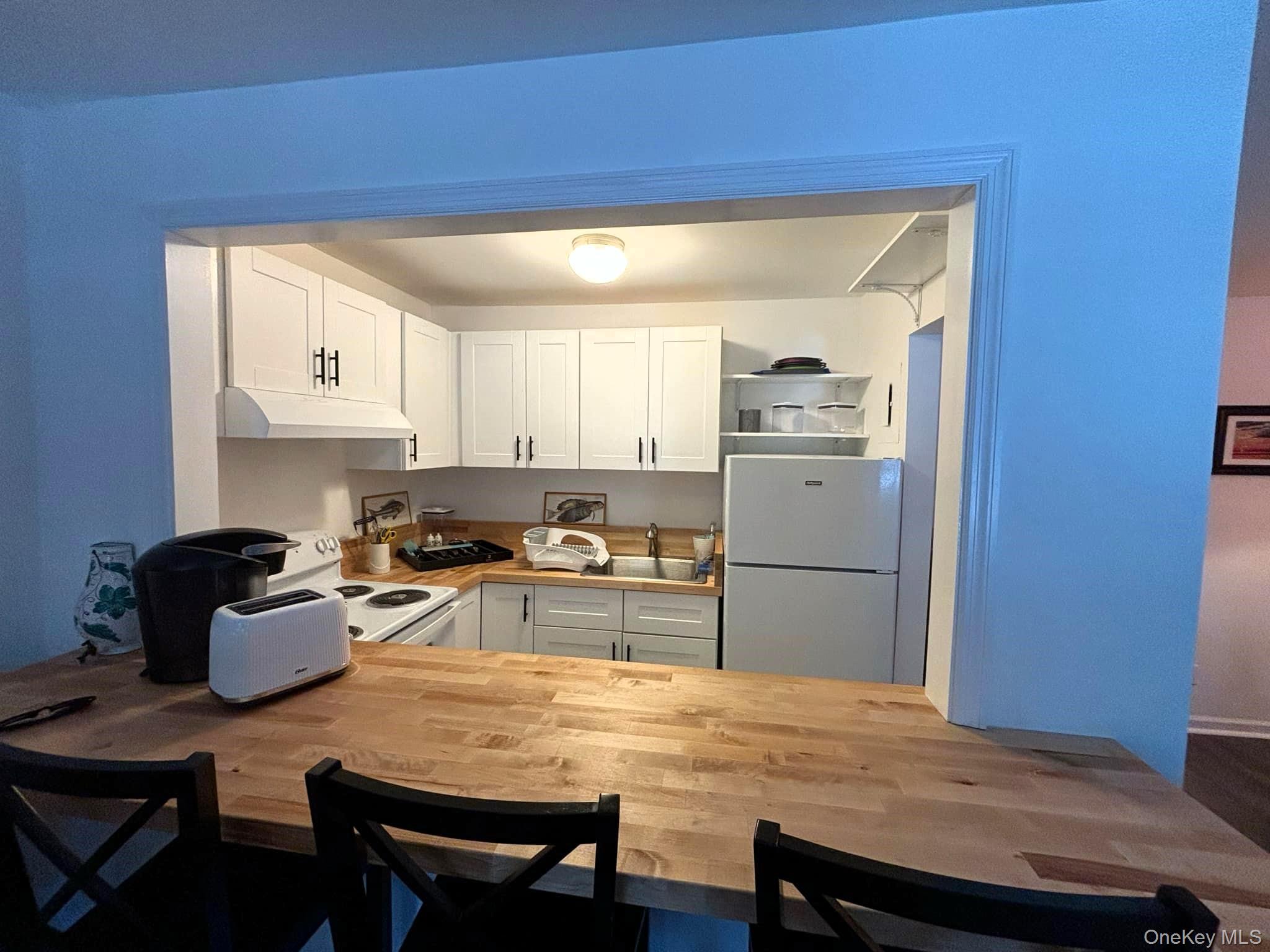 #8 photo, 26 Layton Avenue, Southampton , NY 11968