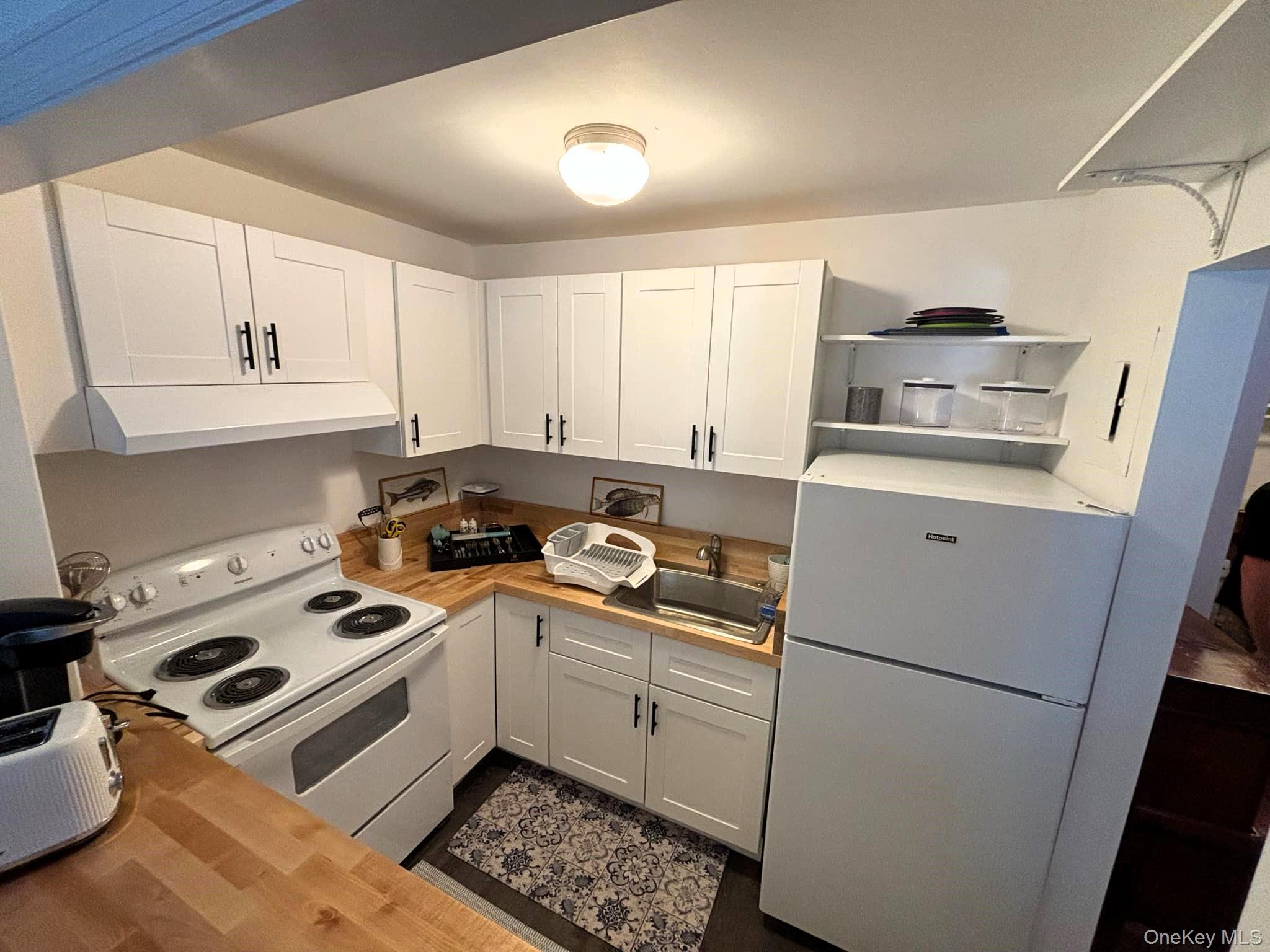 #9 photo, 26 Layton Avenue, Southampton , NY 11968