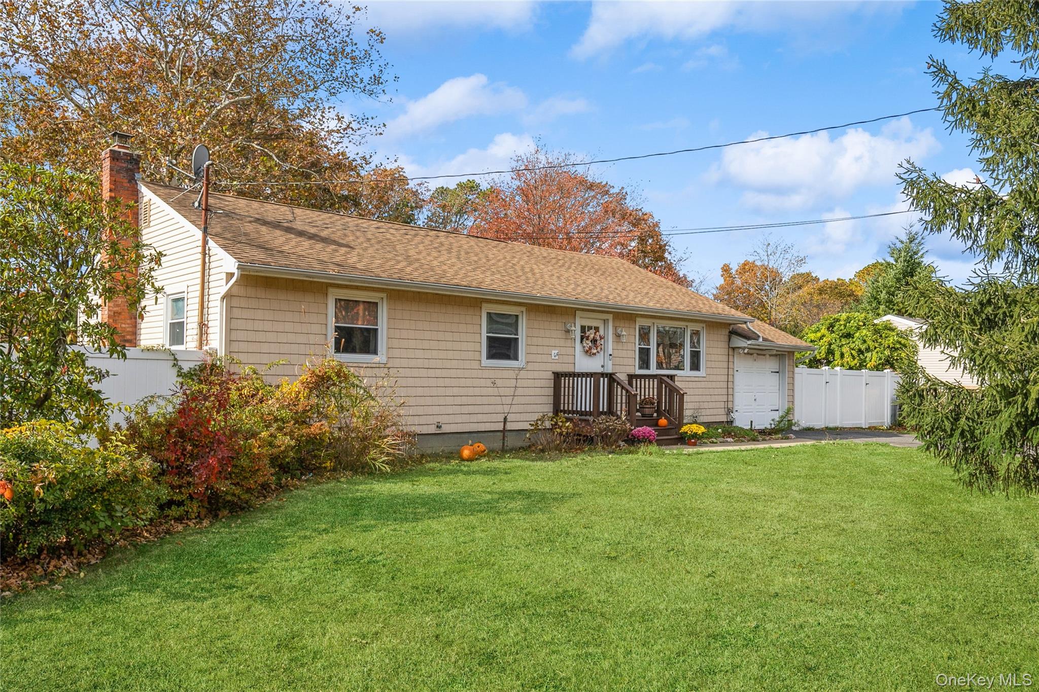 #1 photo, 1692 Feureisen Avenue, Bohemia , NY 11716