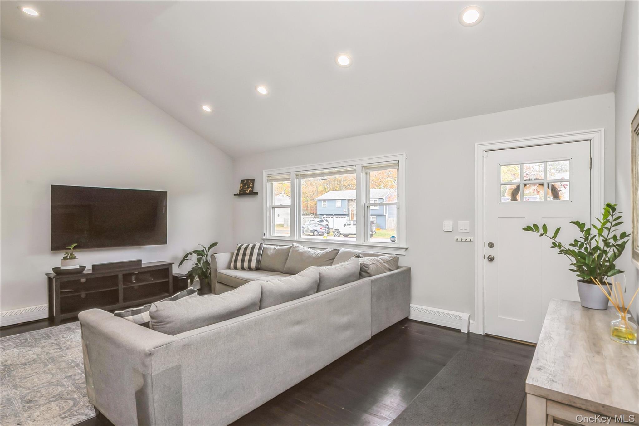 #11 photo, 1692 Feureisen Avenue, Bohemia , NY 11716