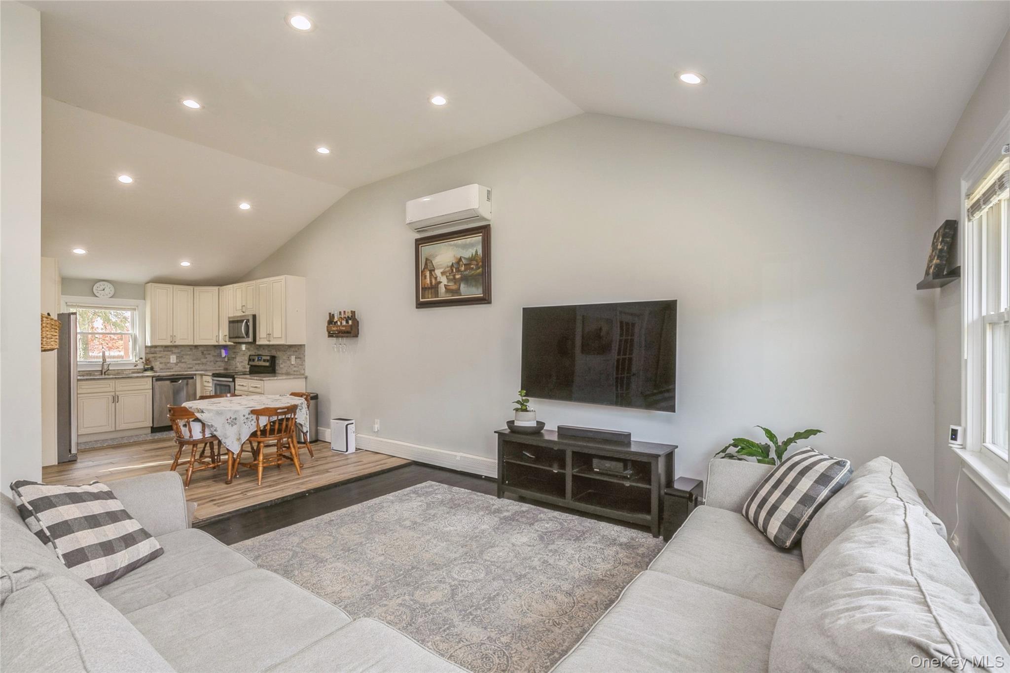 #13 photo, 1692 Feureisen Avenue, Bohemia , NY 11716