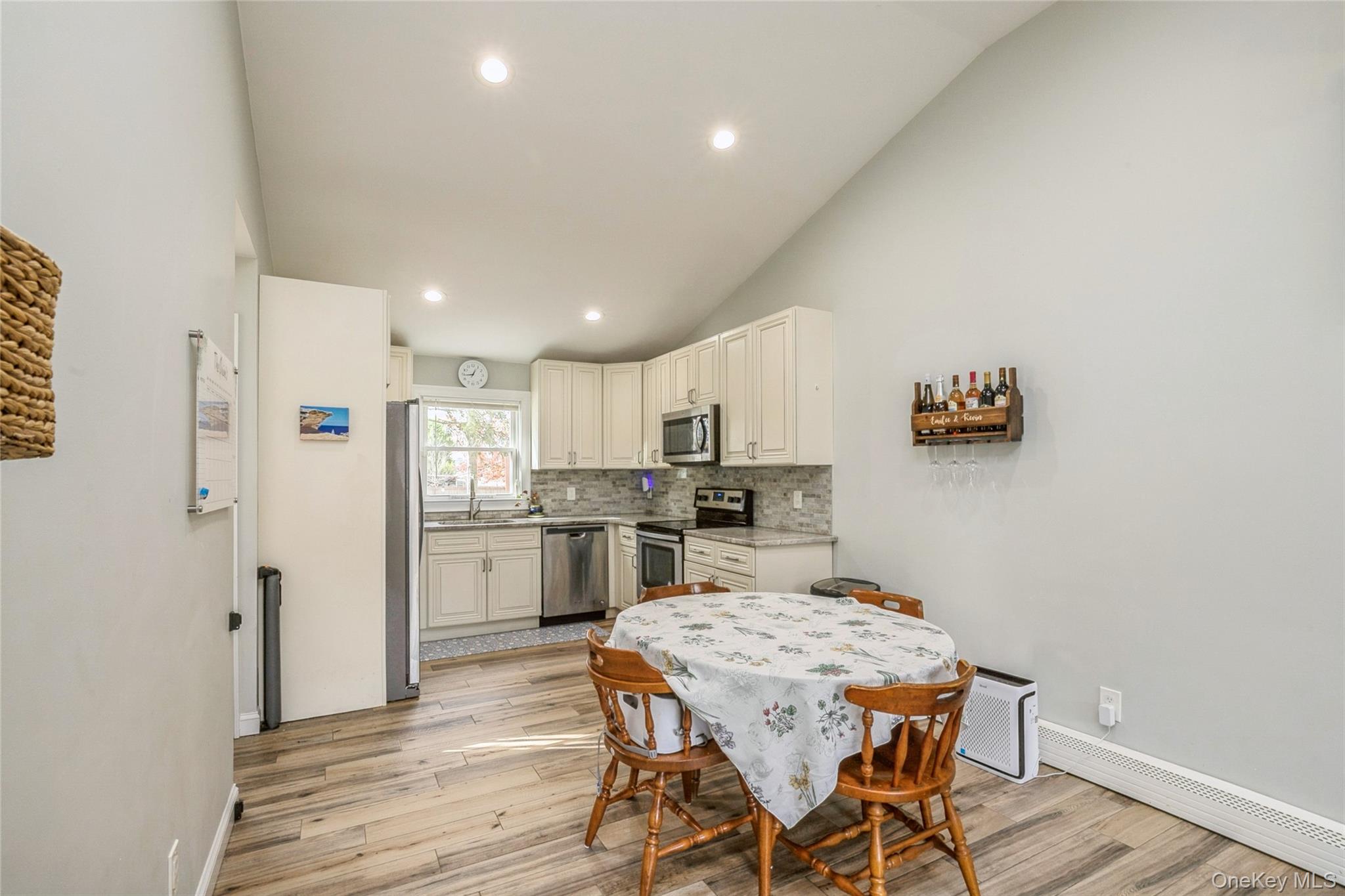 #14 photo, 1692 Feureisen Avenue, Bohemia , NY 11716