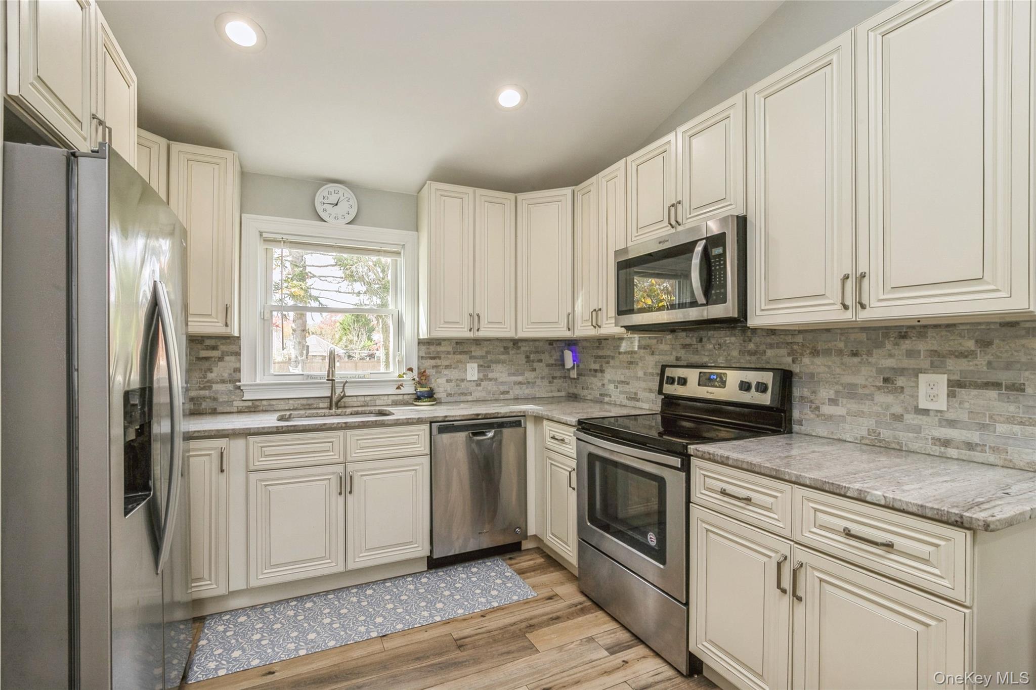 #16 photo, 1692 Feureisen Avenue, Bohemia , NY 11716