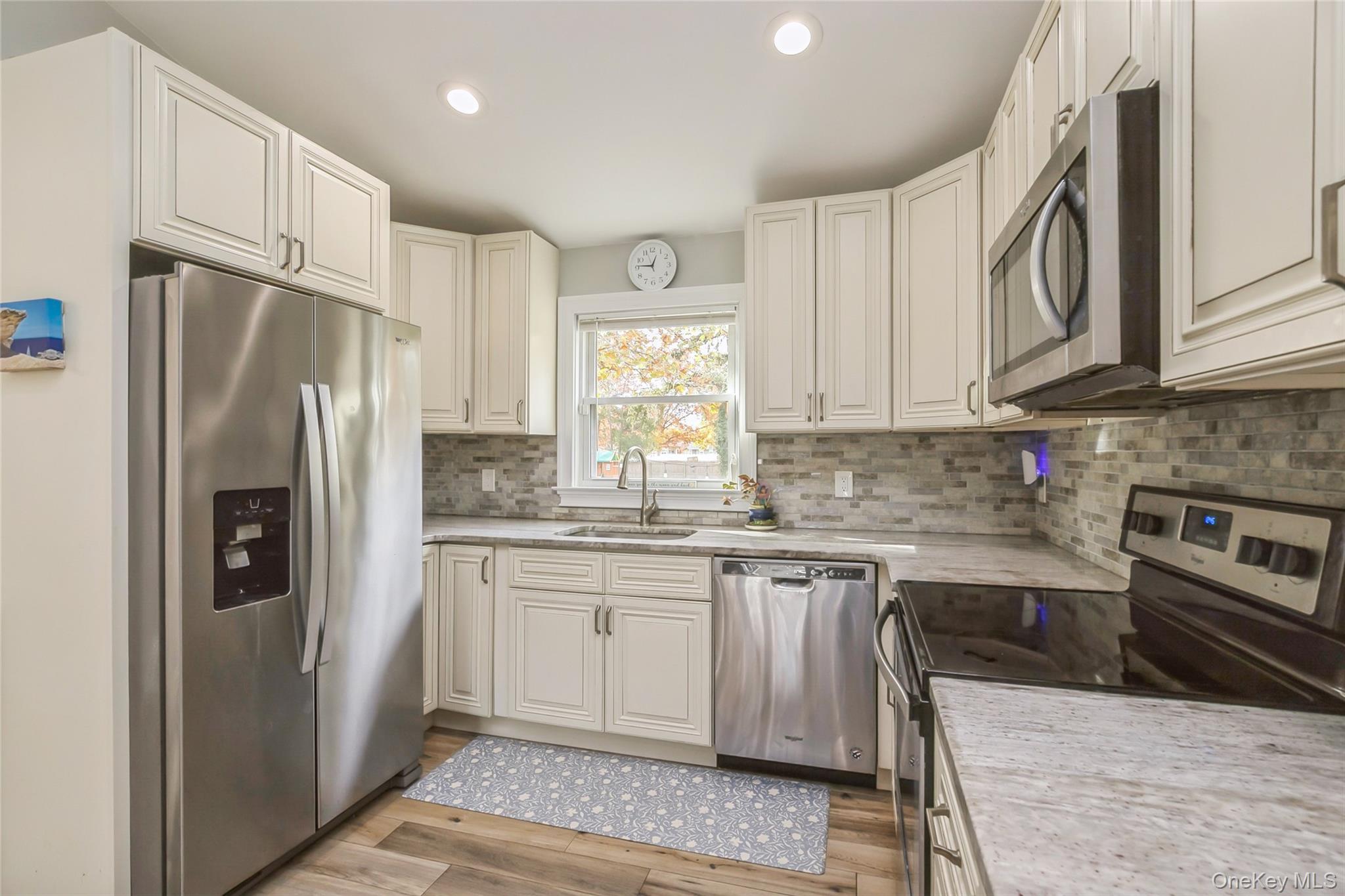 #17 photo, 1692 Feureisen Avenue, Bohemia , NY 11716