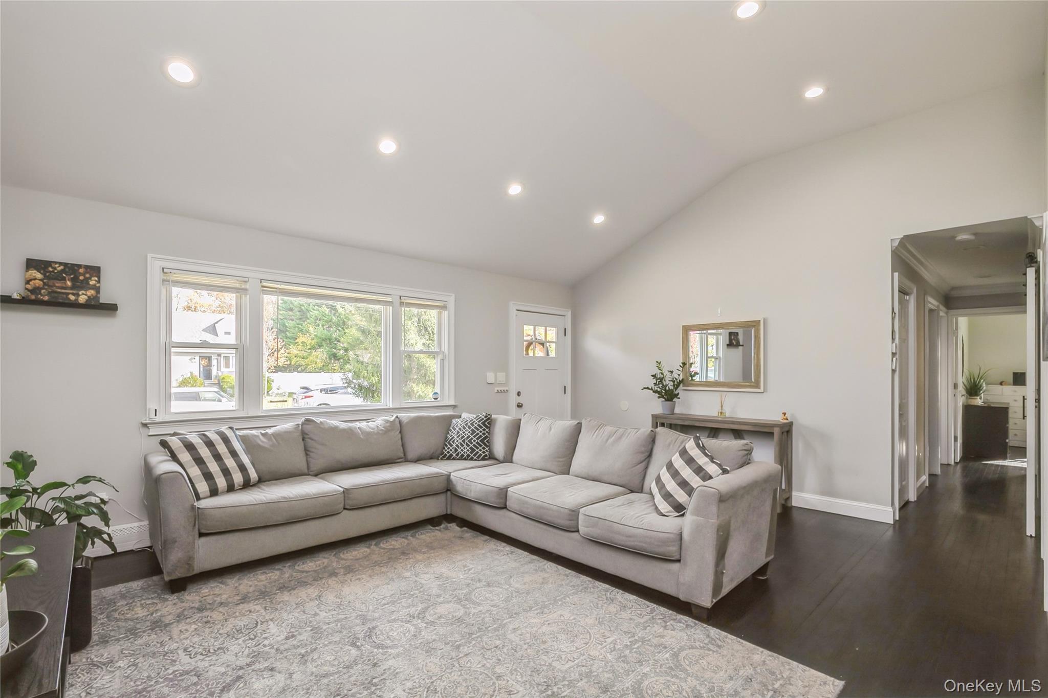 #19 photo, 1692 Feureisen Avenue, Bohemia , NY 11716