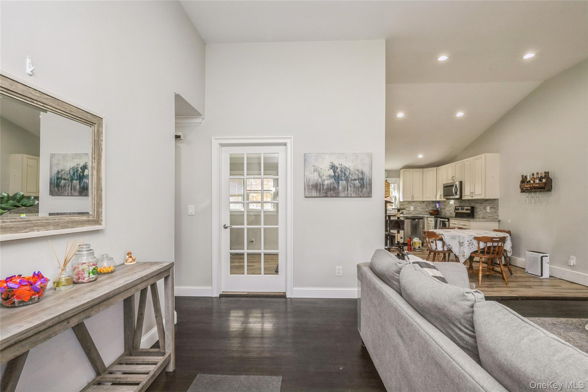 #20 photo, 1692 Feureisen Avenue, Bohemia , NY 11716