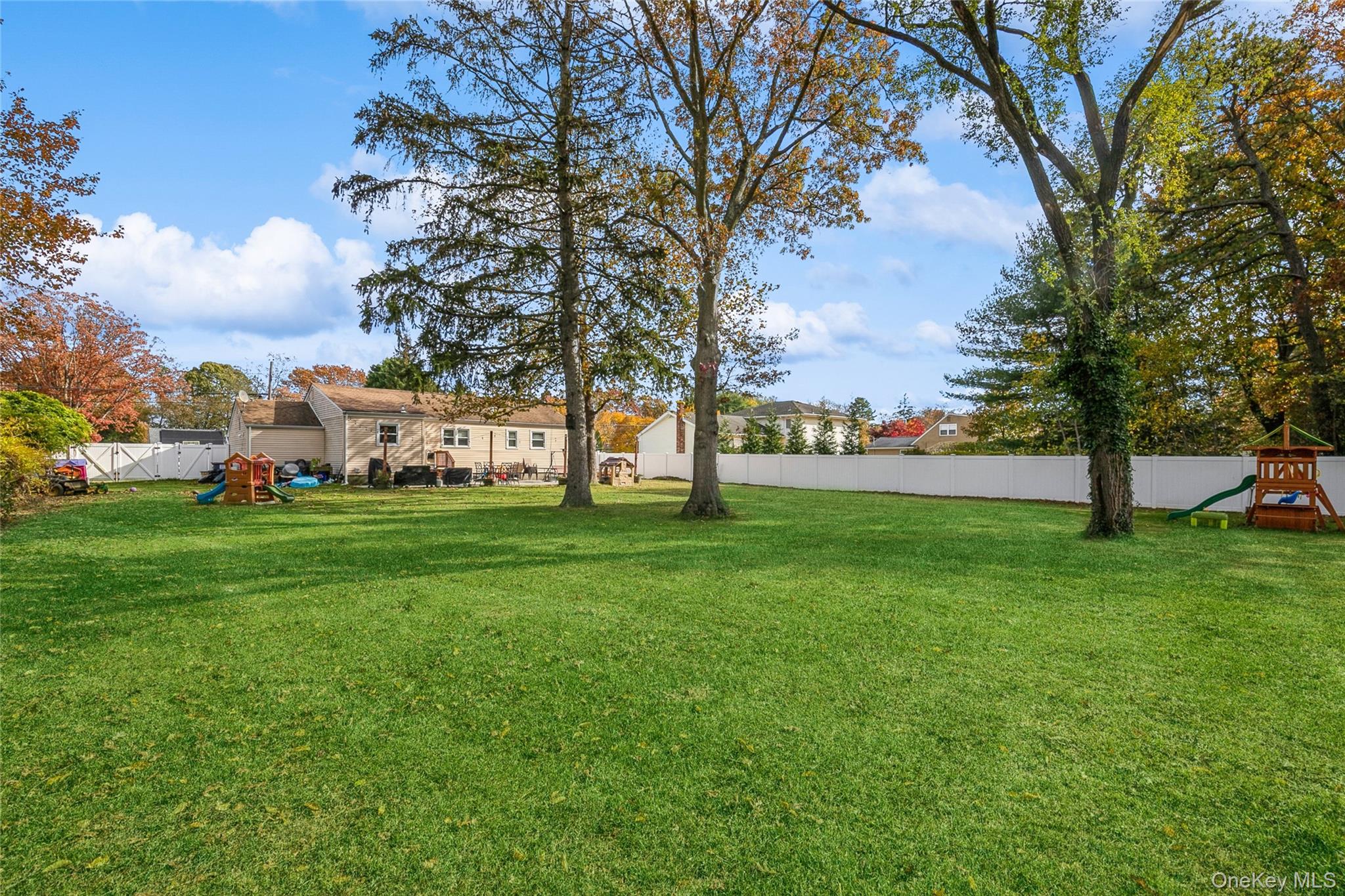 #6 photo, 1692 Feureisen Avenue, Bohemia , NY 11716