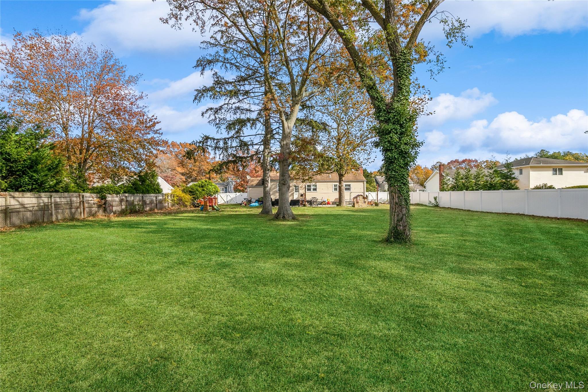 #7 photo, 1692 Feureisen Avenue, Bohemia , NY 11716