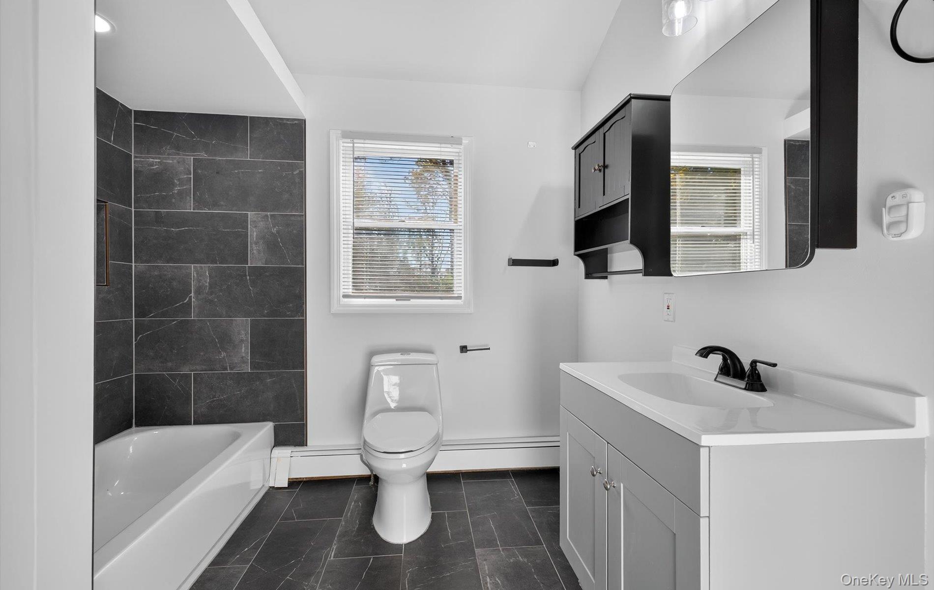 #5 photo, 14 Muncey Road, Bay Shore , NY 11706