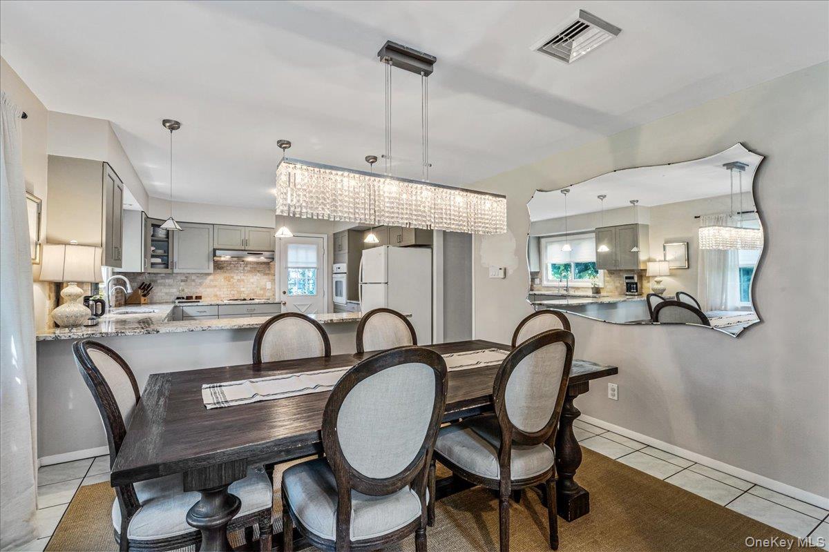 #10 photo, 53 Stuart Place, Manhasset , NY 11030