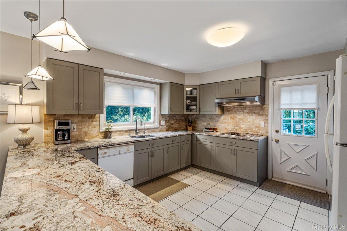 #11 photo, 53 Stuart Place, Manhasset , NY 11030