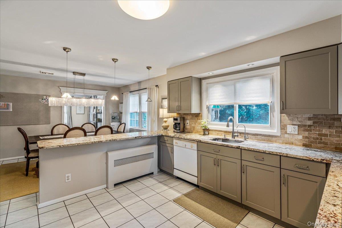 #13 photo, 53 Stuart Place, Manhasset , NY 11030