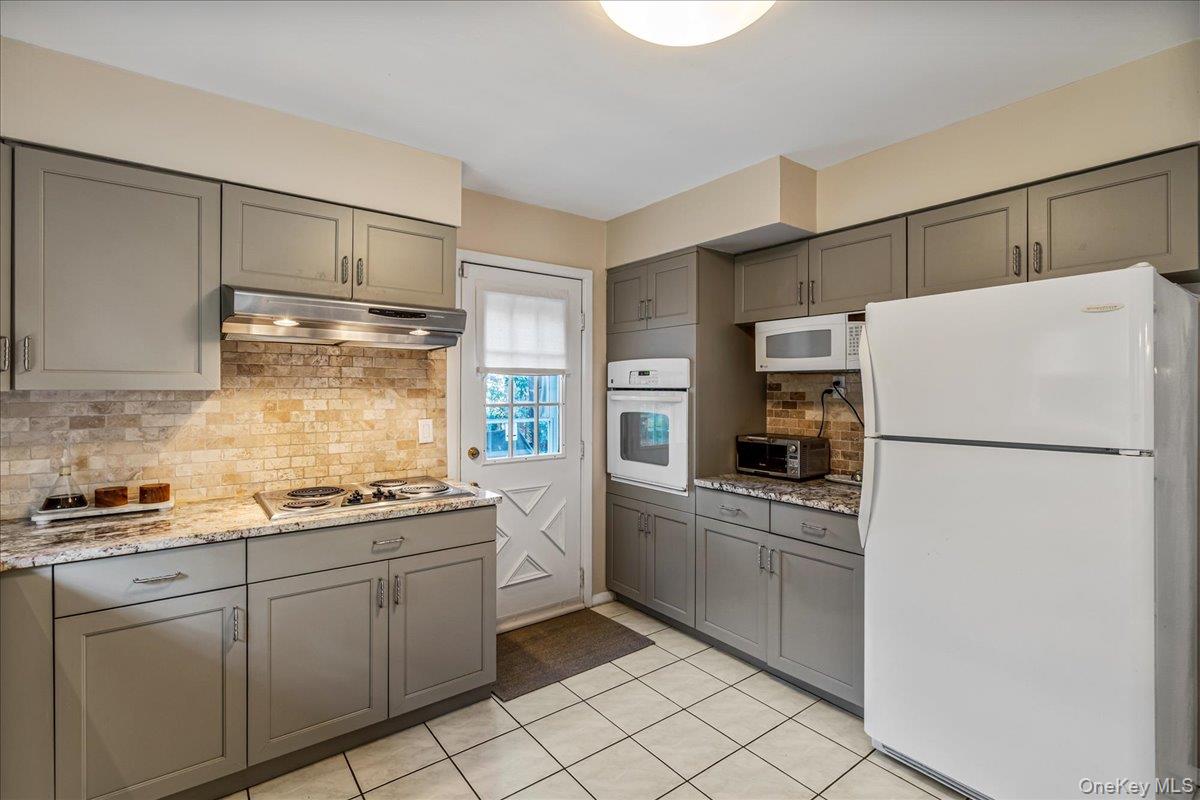 #14 photo, 53 Stuart Place, Manhasset , NY 11030