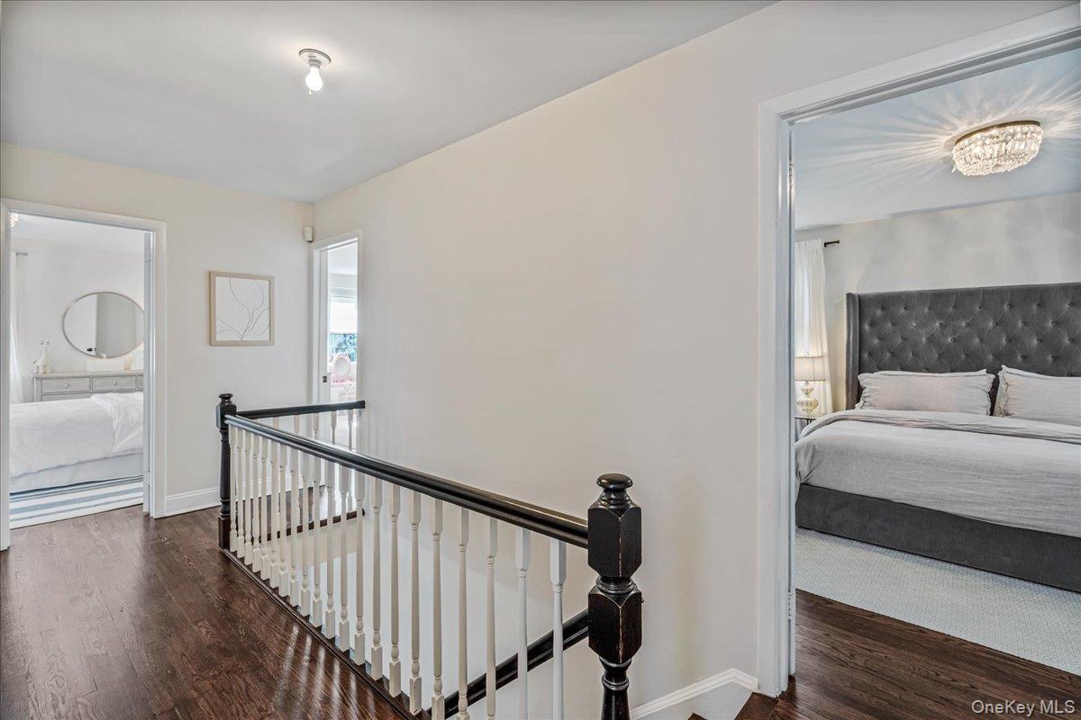 #17 photo, 53 Stuart Place, Manhasset , NY 11030