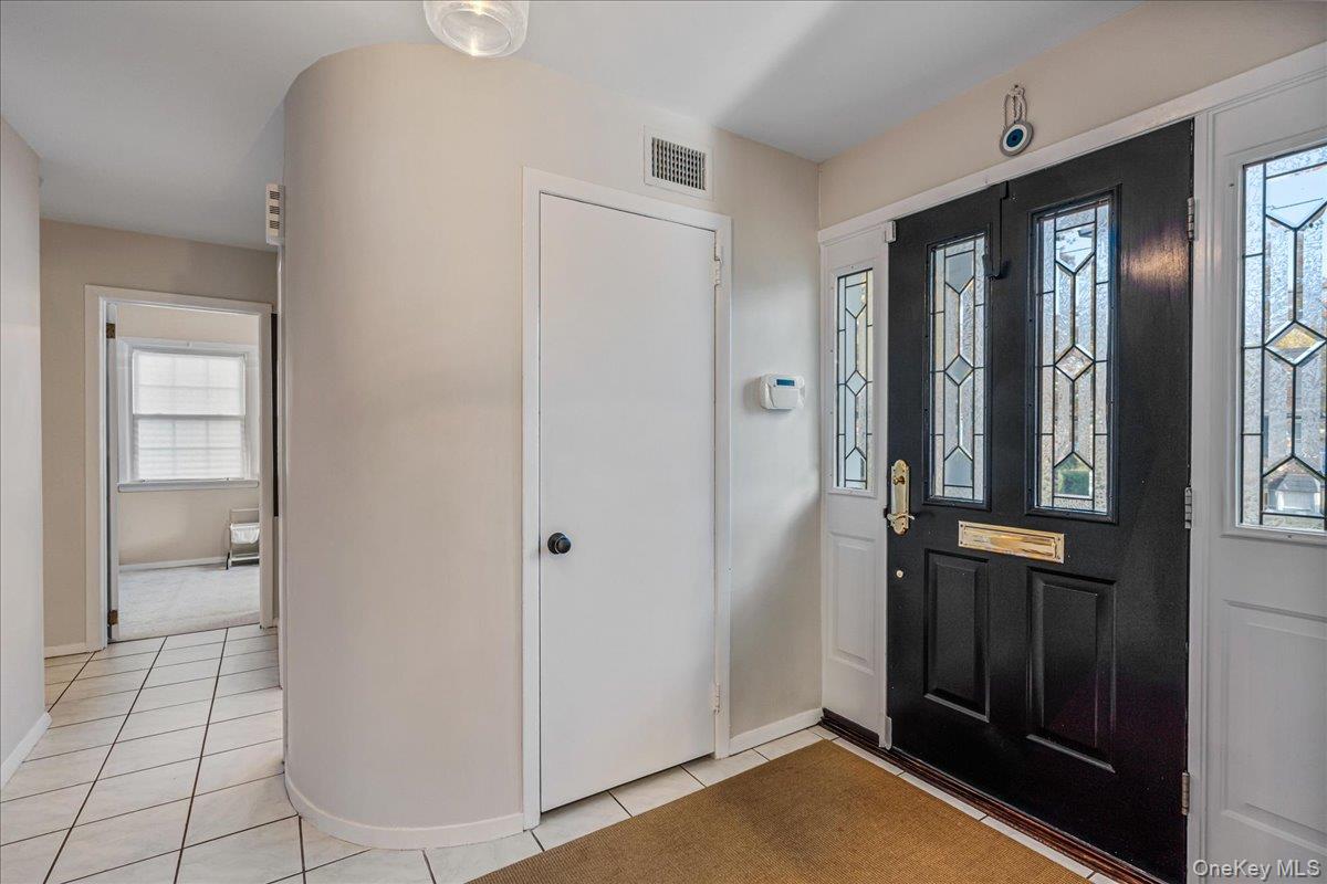 #5 photo, 53 Stuart Place, Manhasset , NY 11030