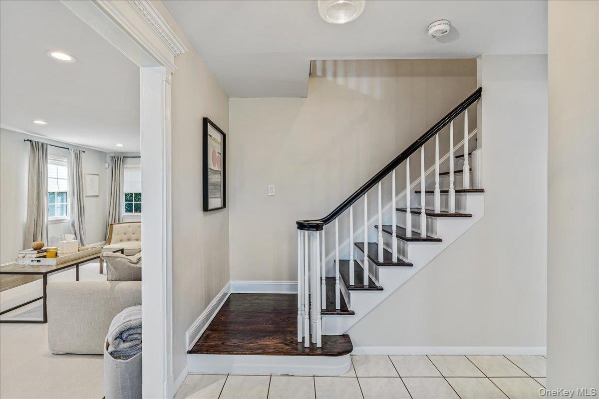 #6 photo, 53 Stuart Place, Manhasset , NY 11030