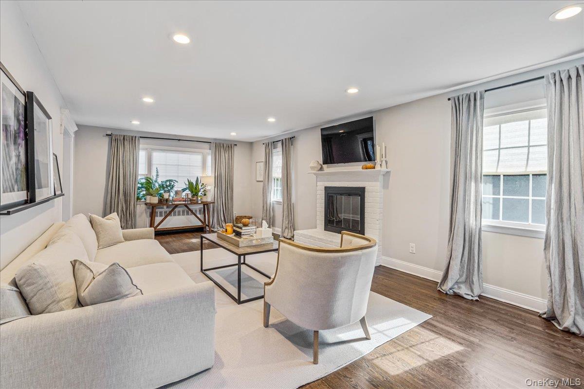 #9 photo, 53 Stuart Place, Manhasset , NY 11030