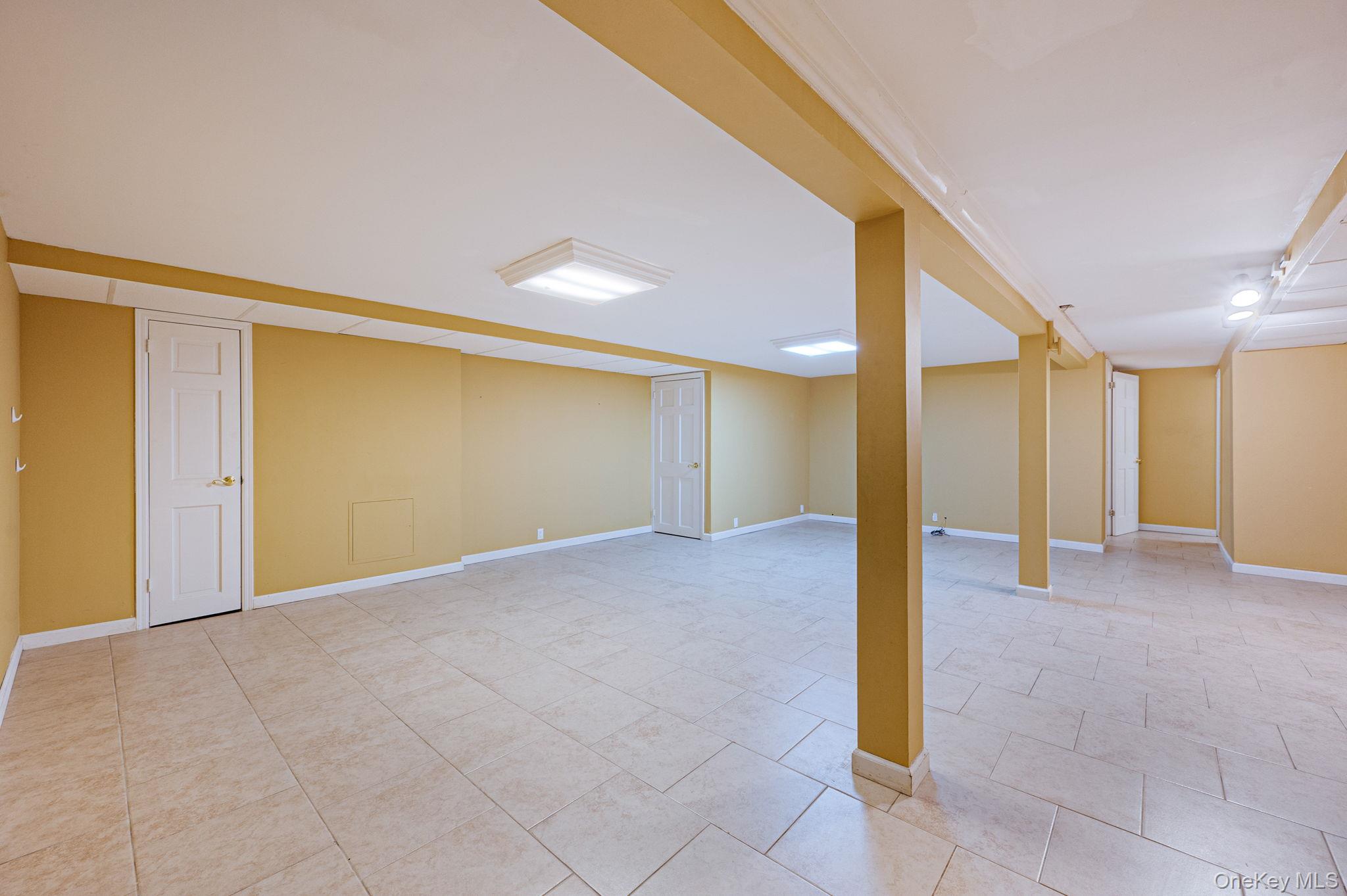 #18 photo, 1023 Maple Lane, New Hyde Park , NY 11040