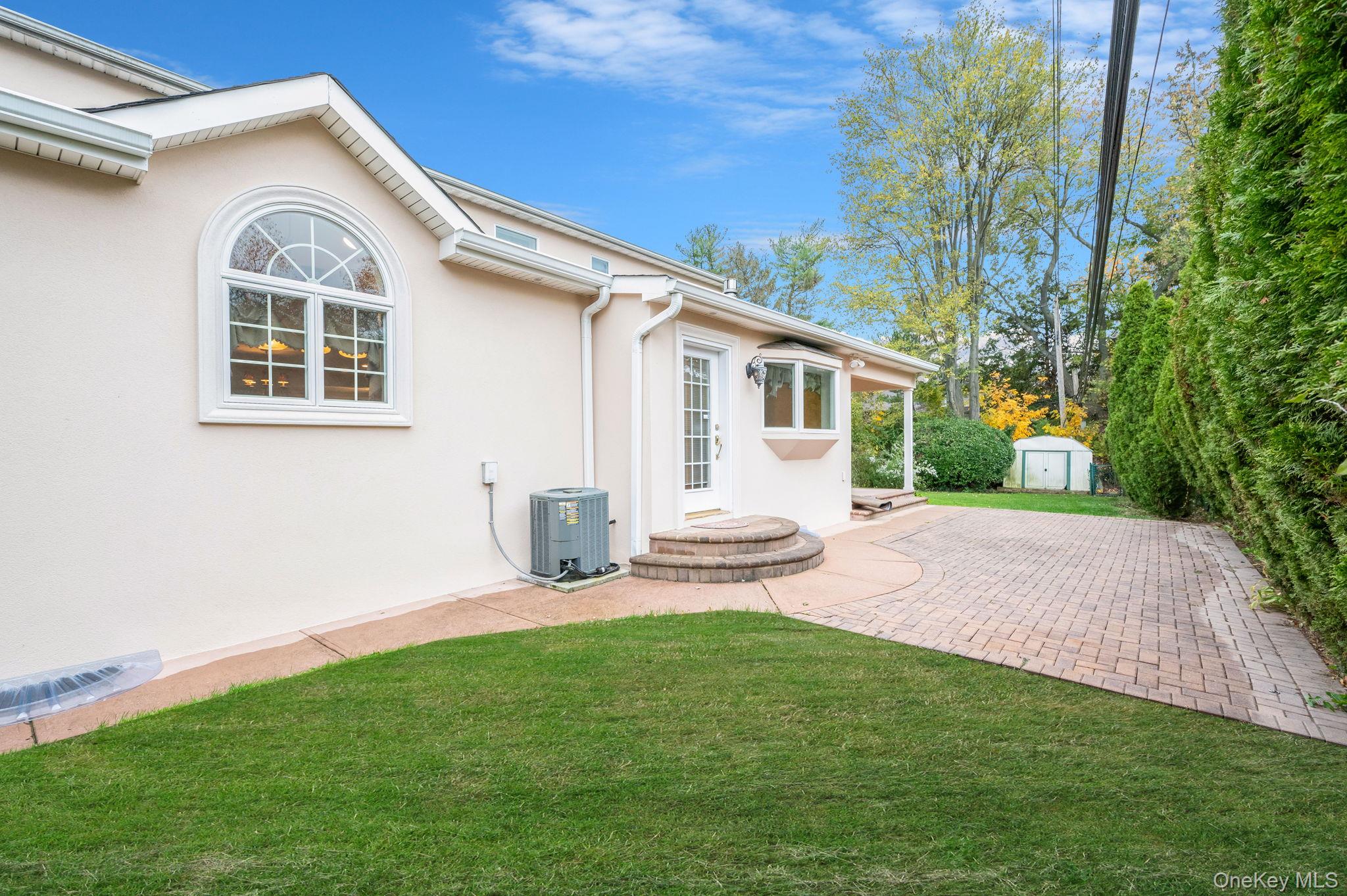 #20 photo, 1023 Maple Lane, New Hyde Park , NY 11040