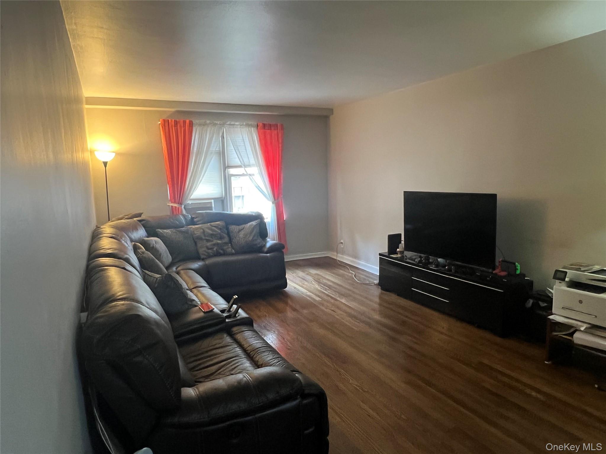 #2 photo, 2080 Barnes Avenue, Bronx , NY 10462