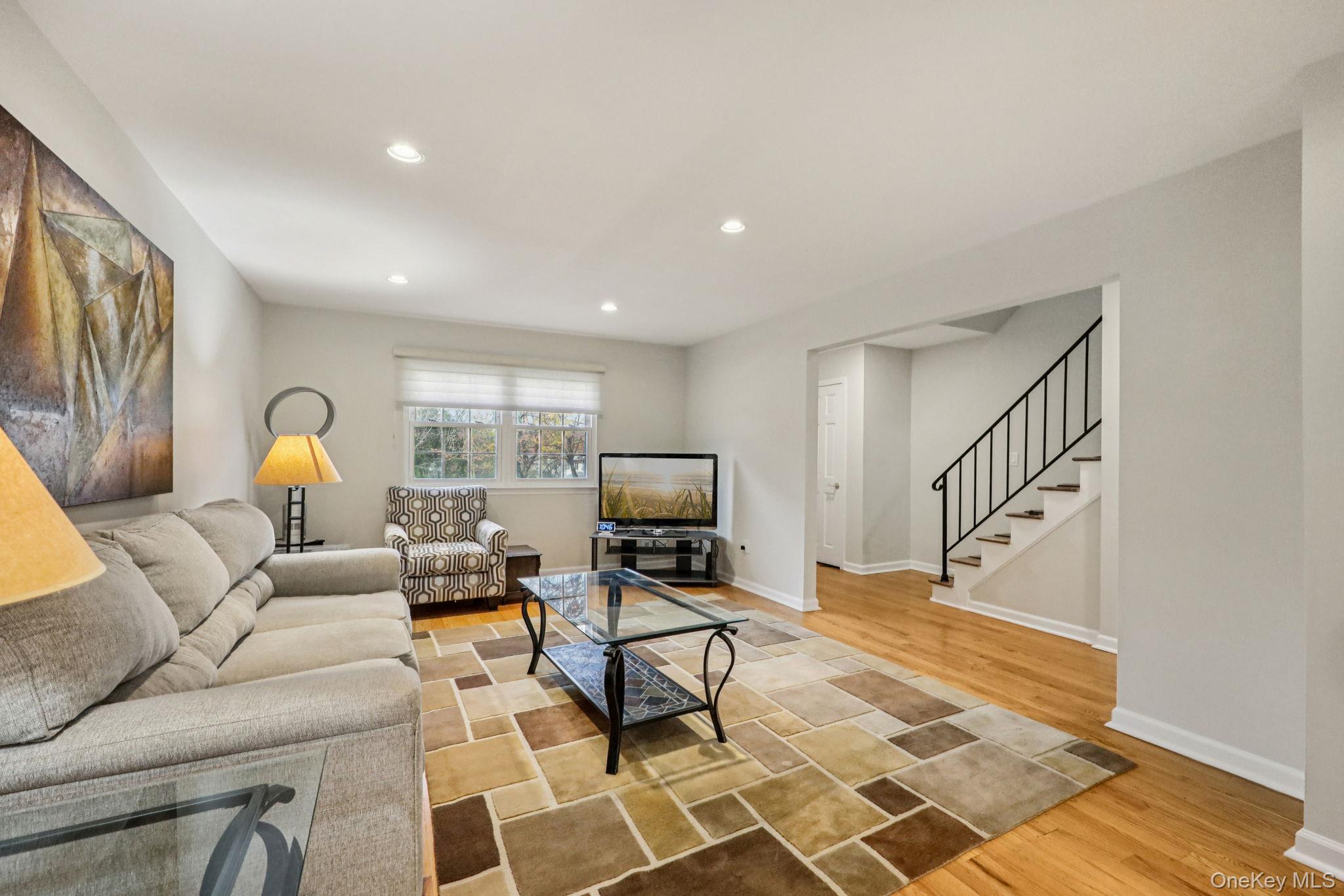 #3 photo, 18 Somerset Drive, Suffern , NY 10901