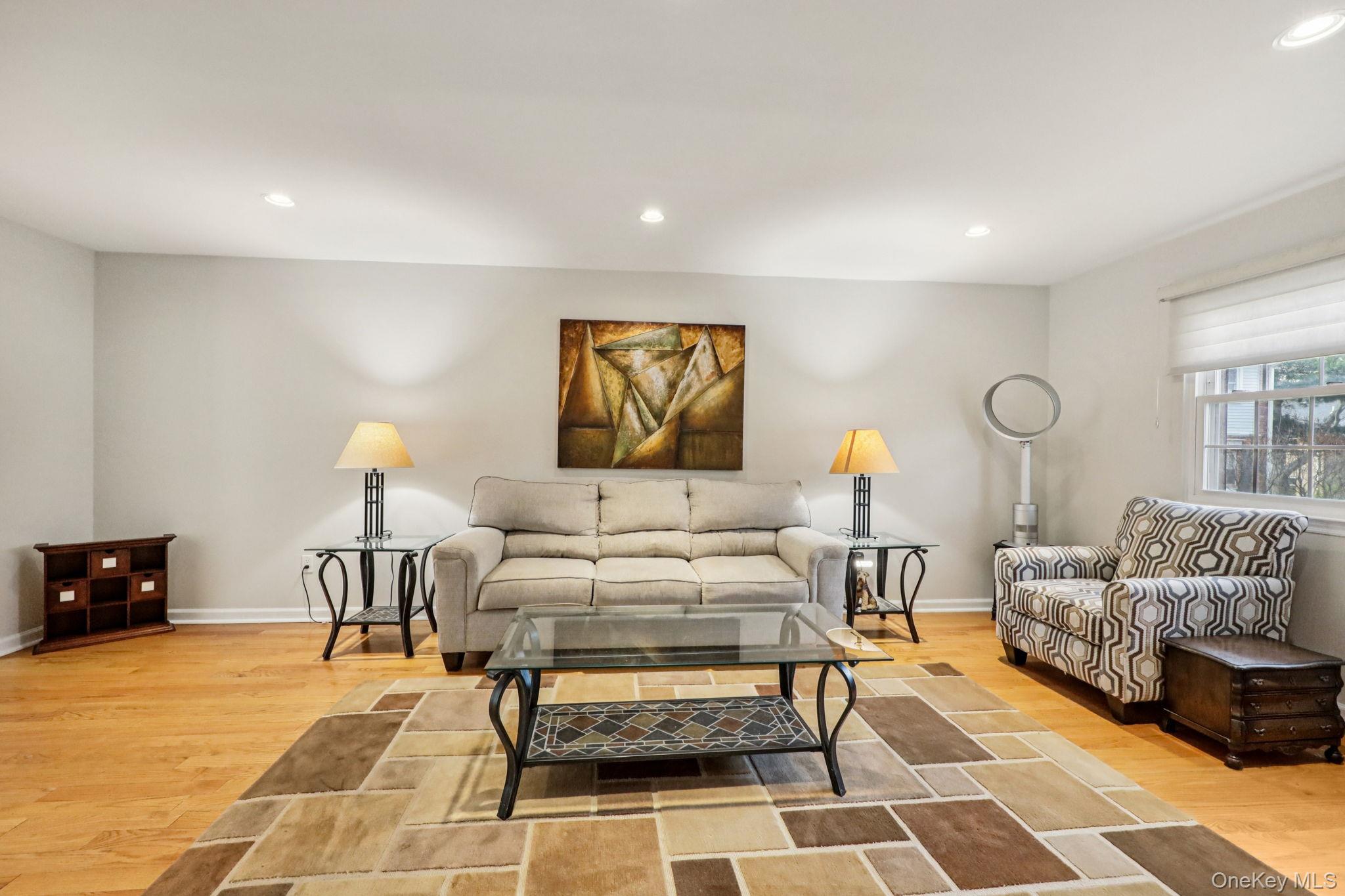 #4 photo, 18 Somerset Drive, Suffern , NY 10901