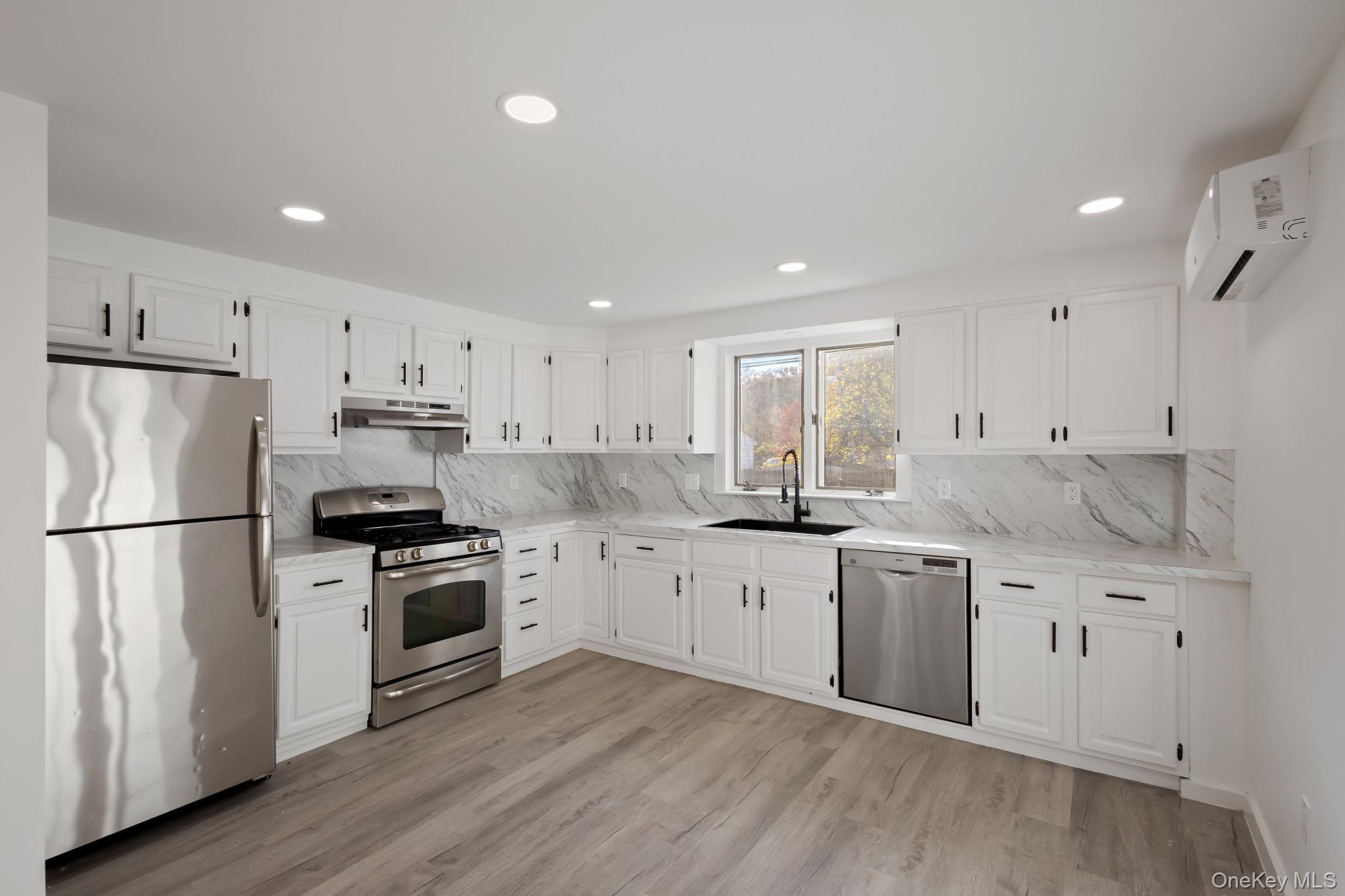 #11 photo, 195 E Village Road, Tuxedo Park , NY 10987