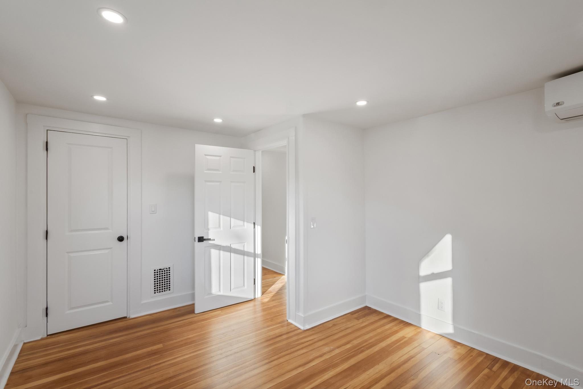 #19 photo, 195 E Village Road, Tuxedo Park , NY 10987