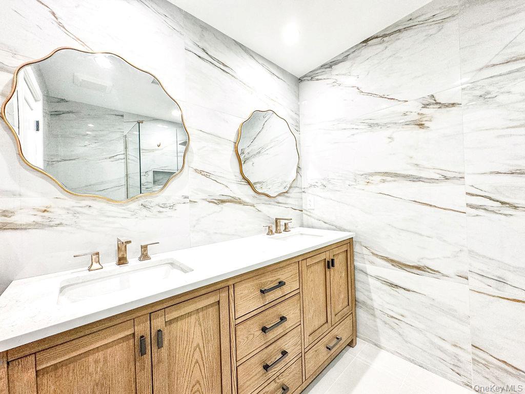 #17 photo, 6 Clearmeadow Court, Woodbury , NY 11797