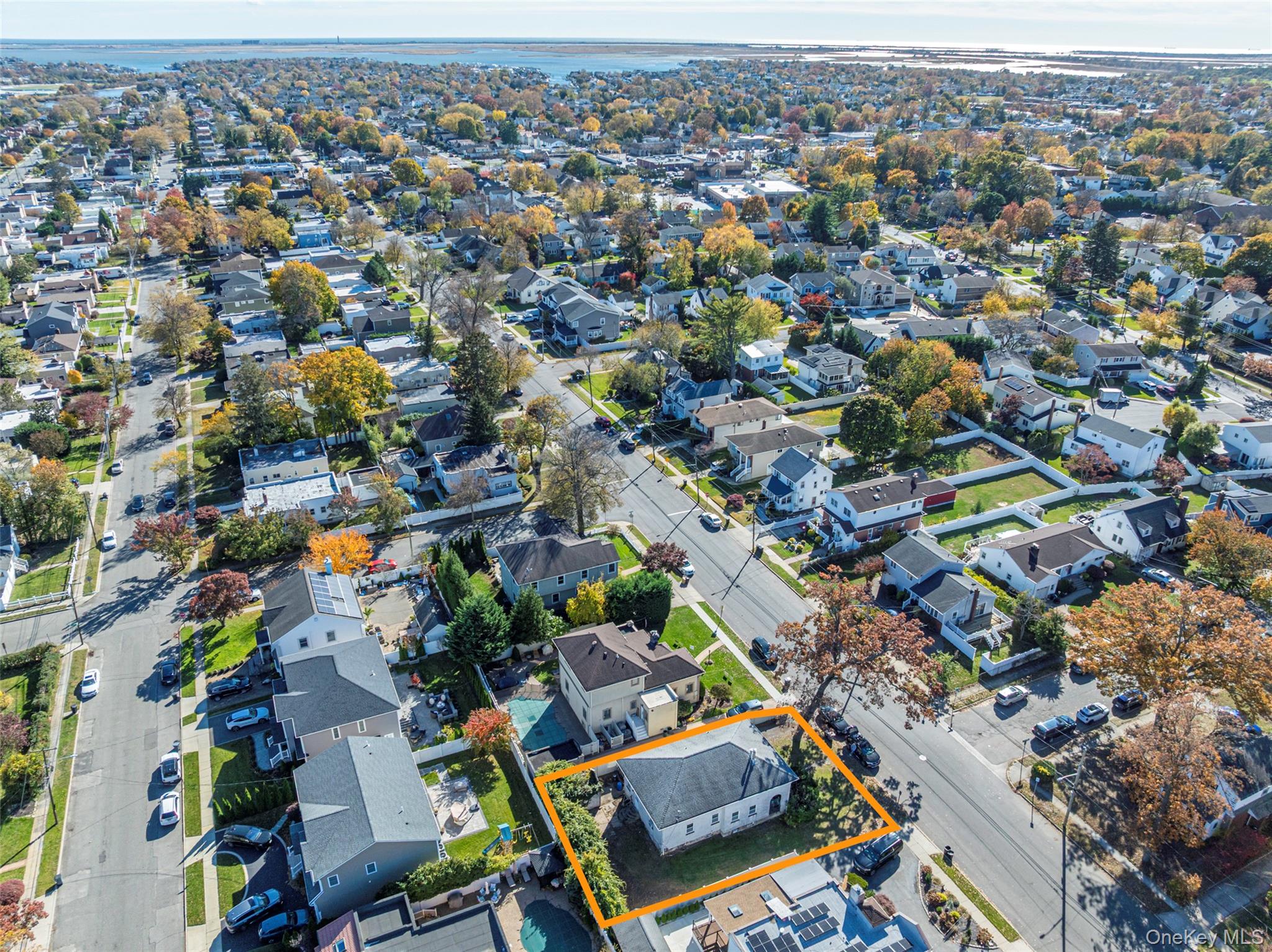 #17 photo, 43 Wynsum Avenue, Merrick , NY 11566