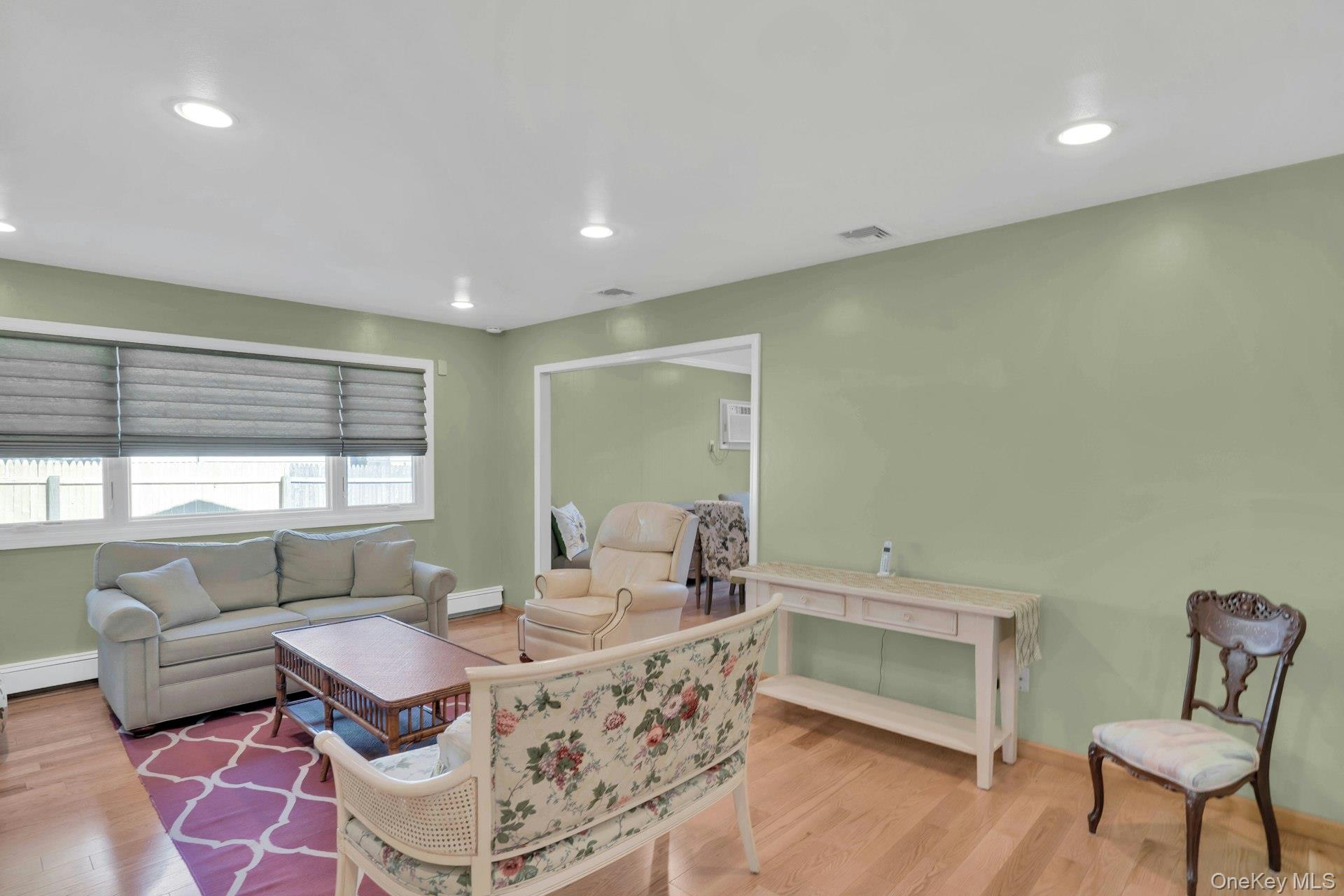 #10 photo, 15 Empire Court, Commack , NY 11725