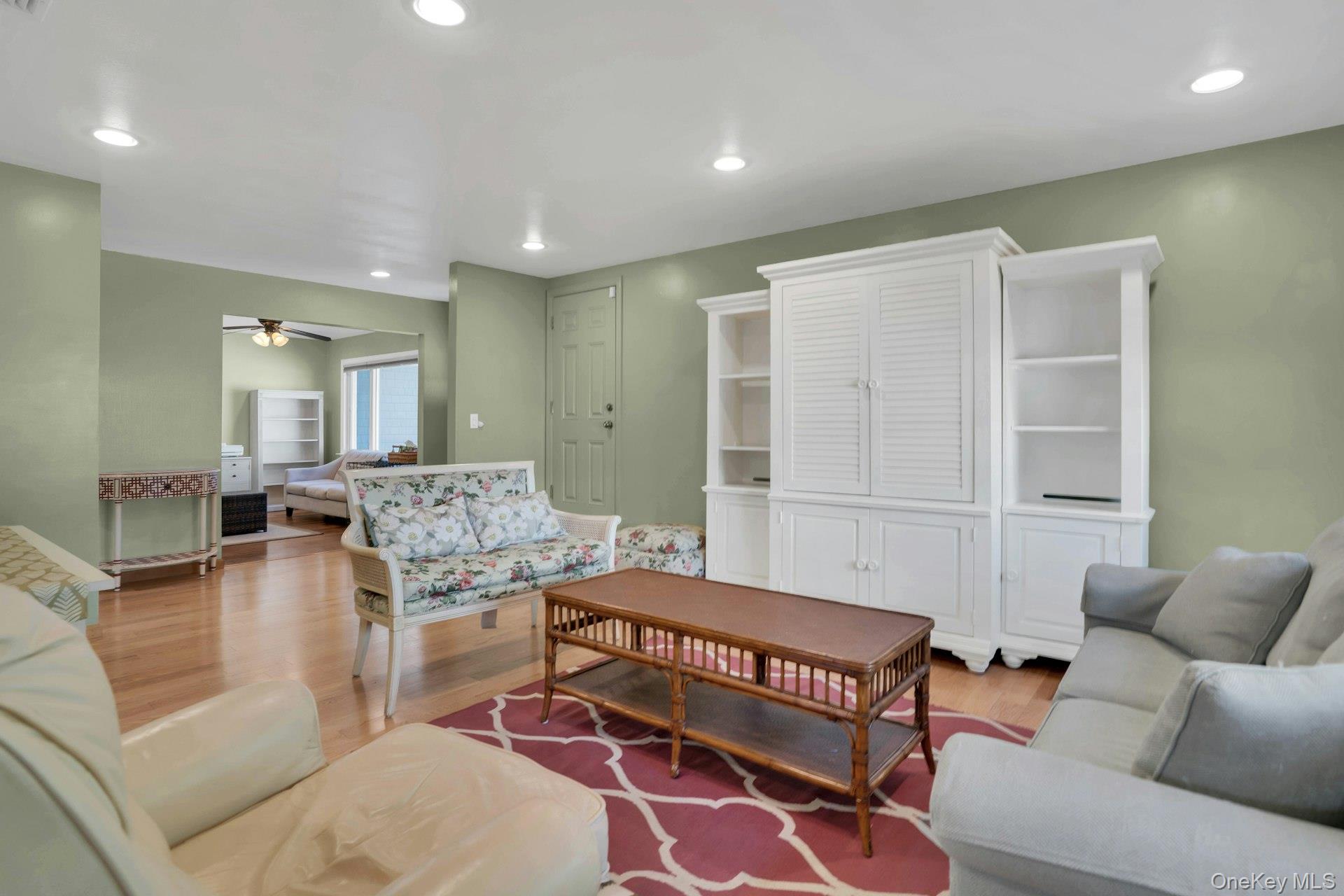 #12 photo, 15 Empire Court, Commack , NY 11725