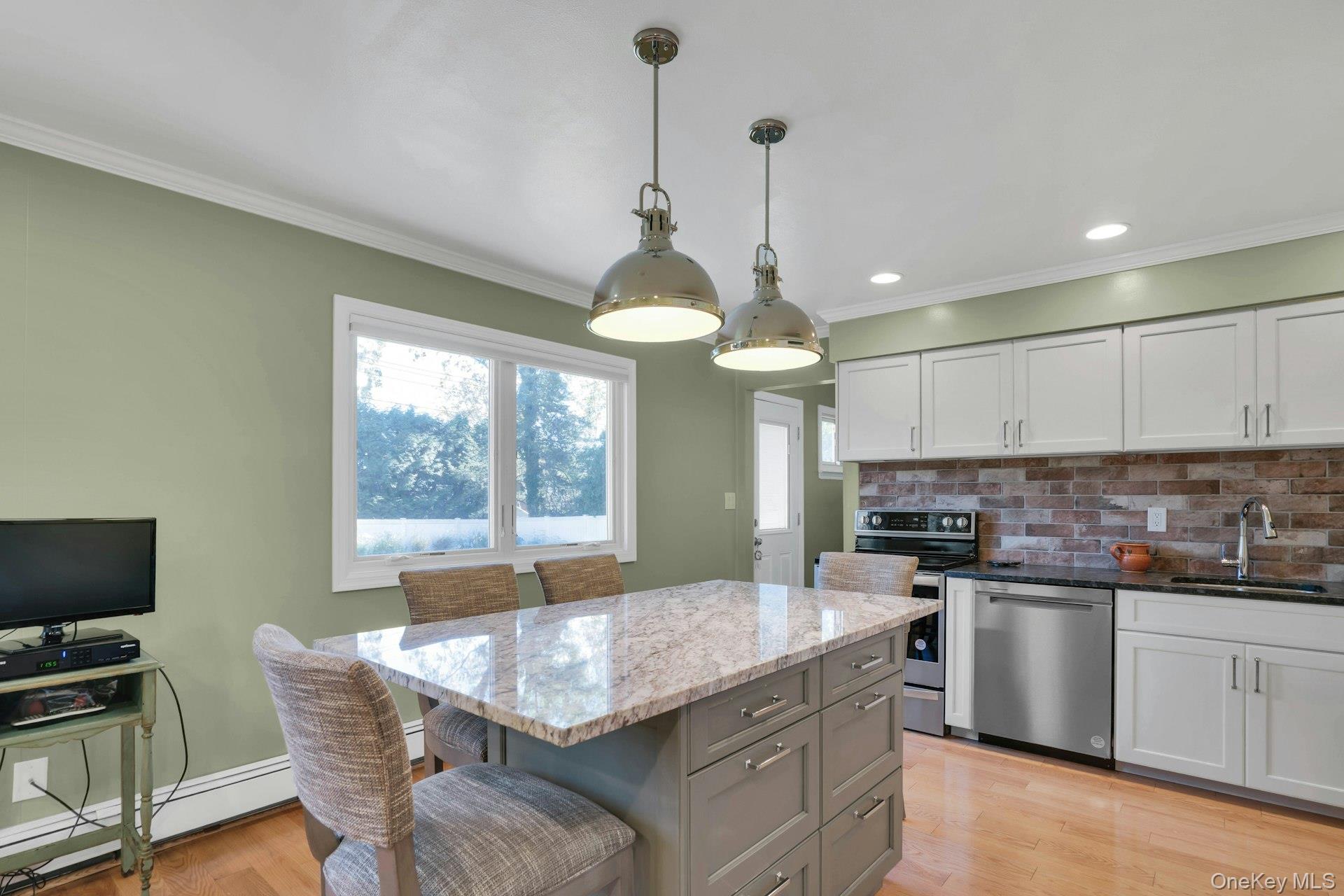 #14 photo, 15 Empire Court, Commack , NY 11725