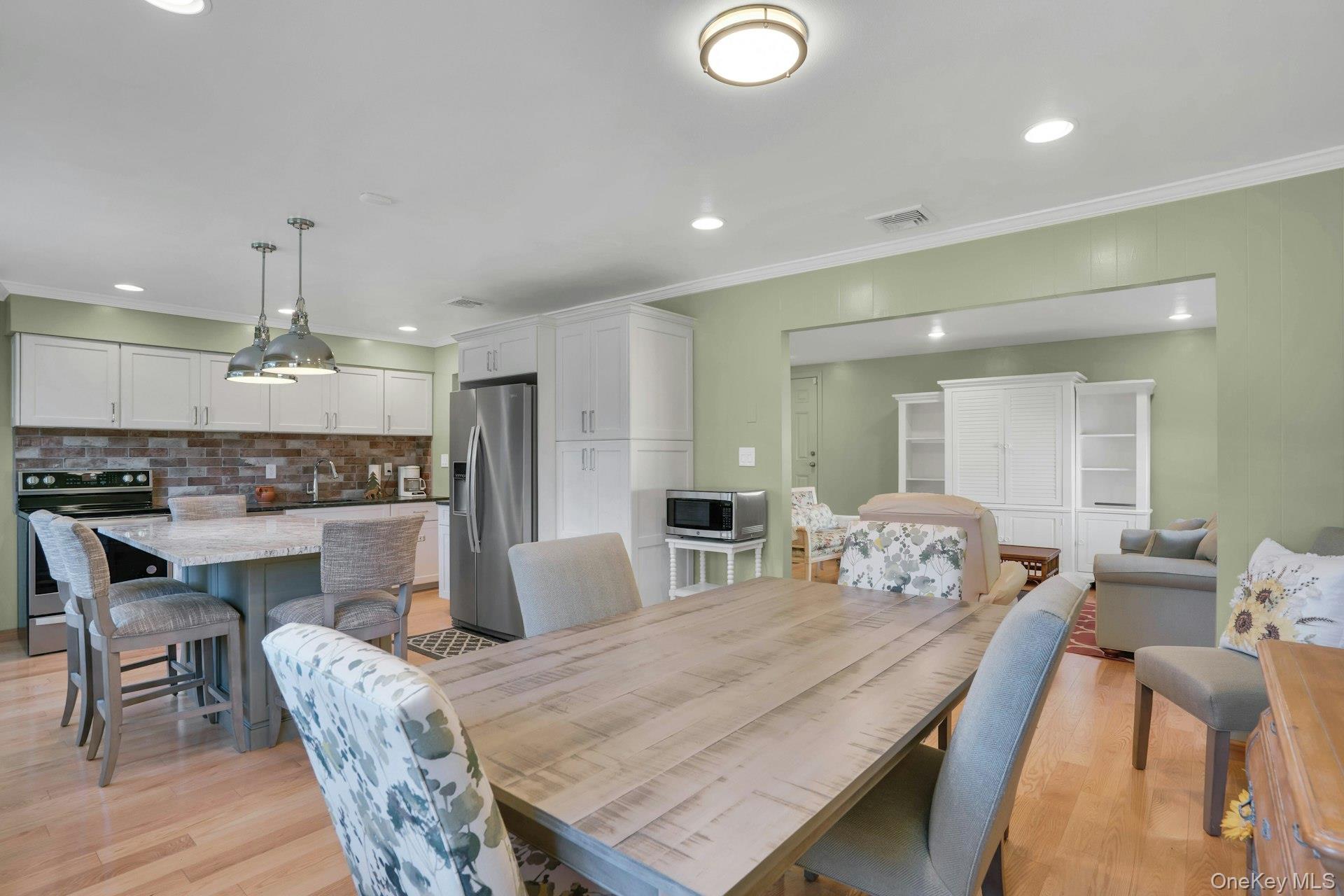 #18 photo, 15 Empire Court, Commack , NY 11725