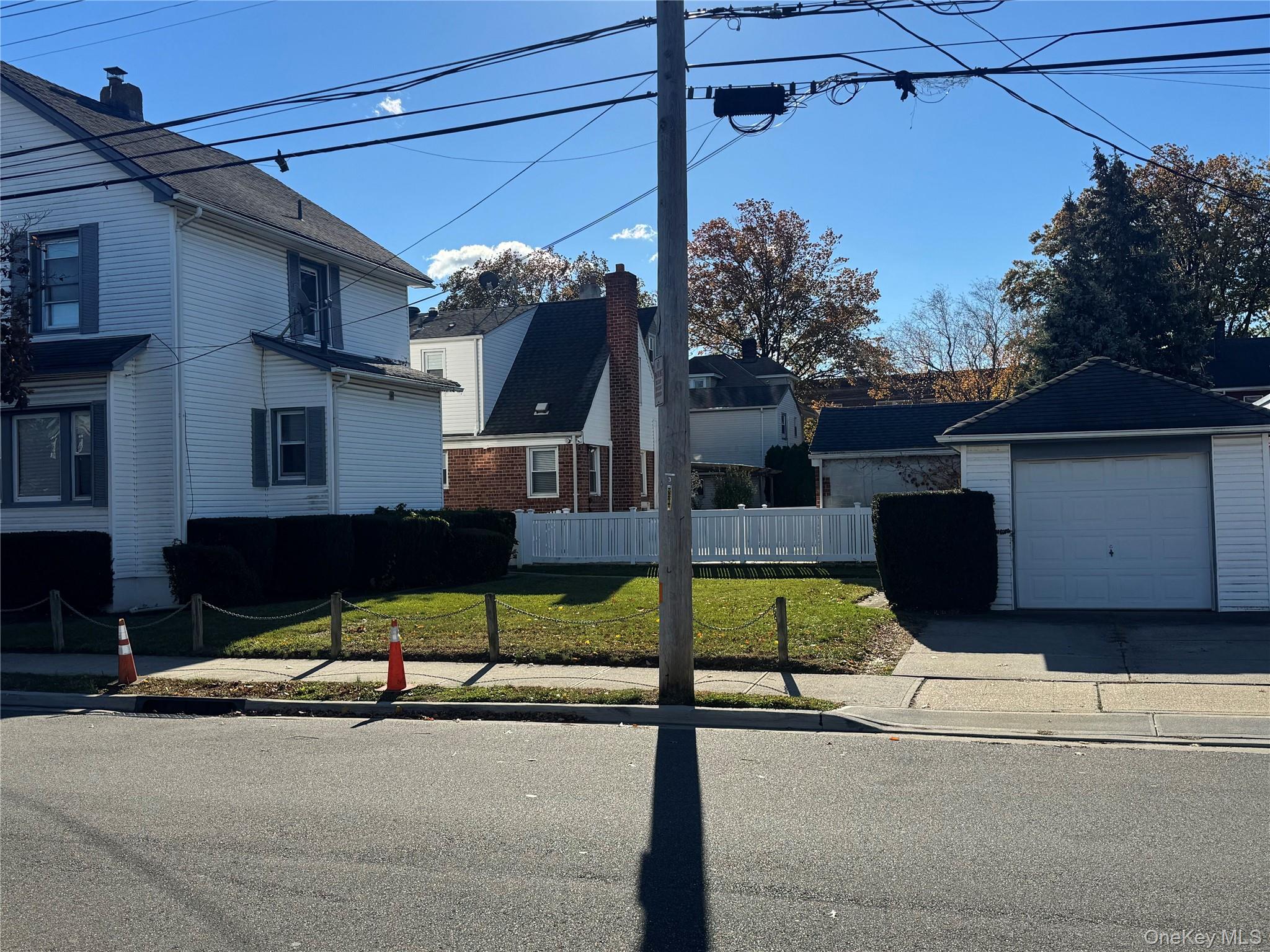 #2 photo, 14 Flower Avenue, Floral Park , NY 11001