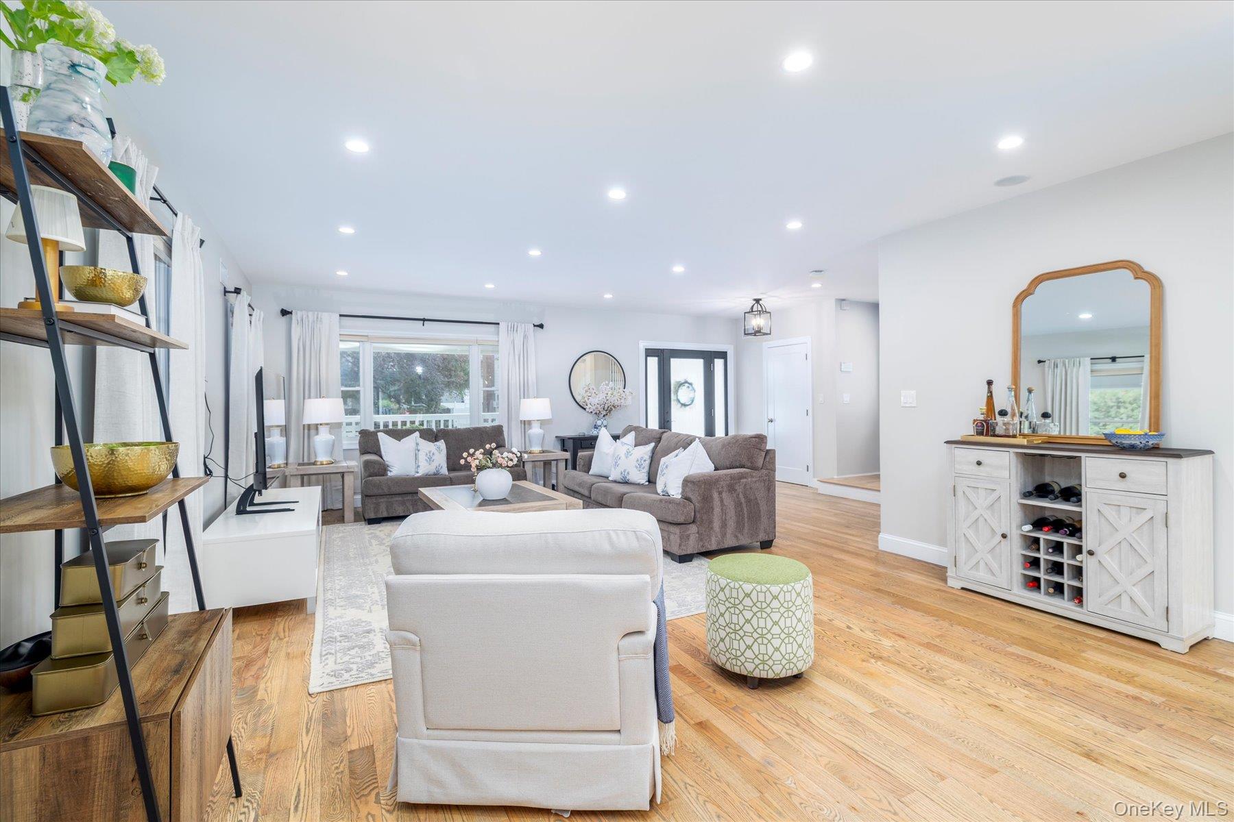 #11 photo, 2 Atlas Avenue, Malverne , NY 11565