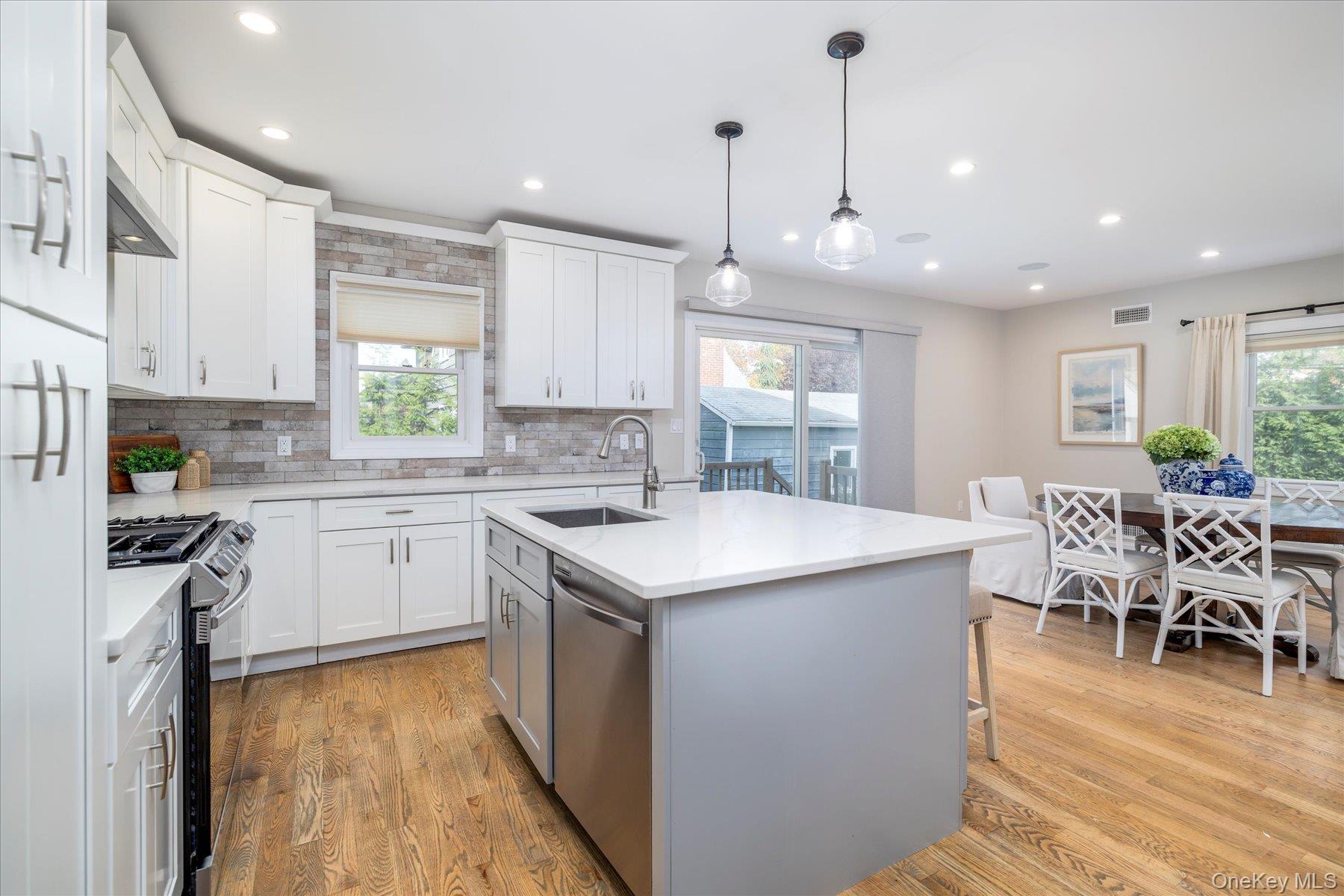 #16 photo, 2 Atlas Avenue, Malverne , NY 11565