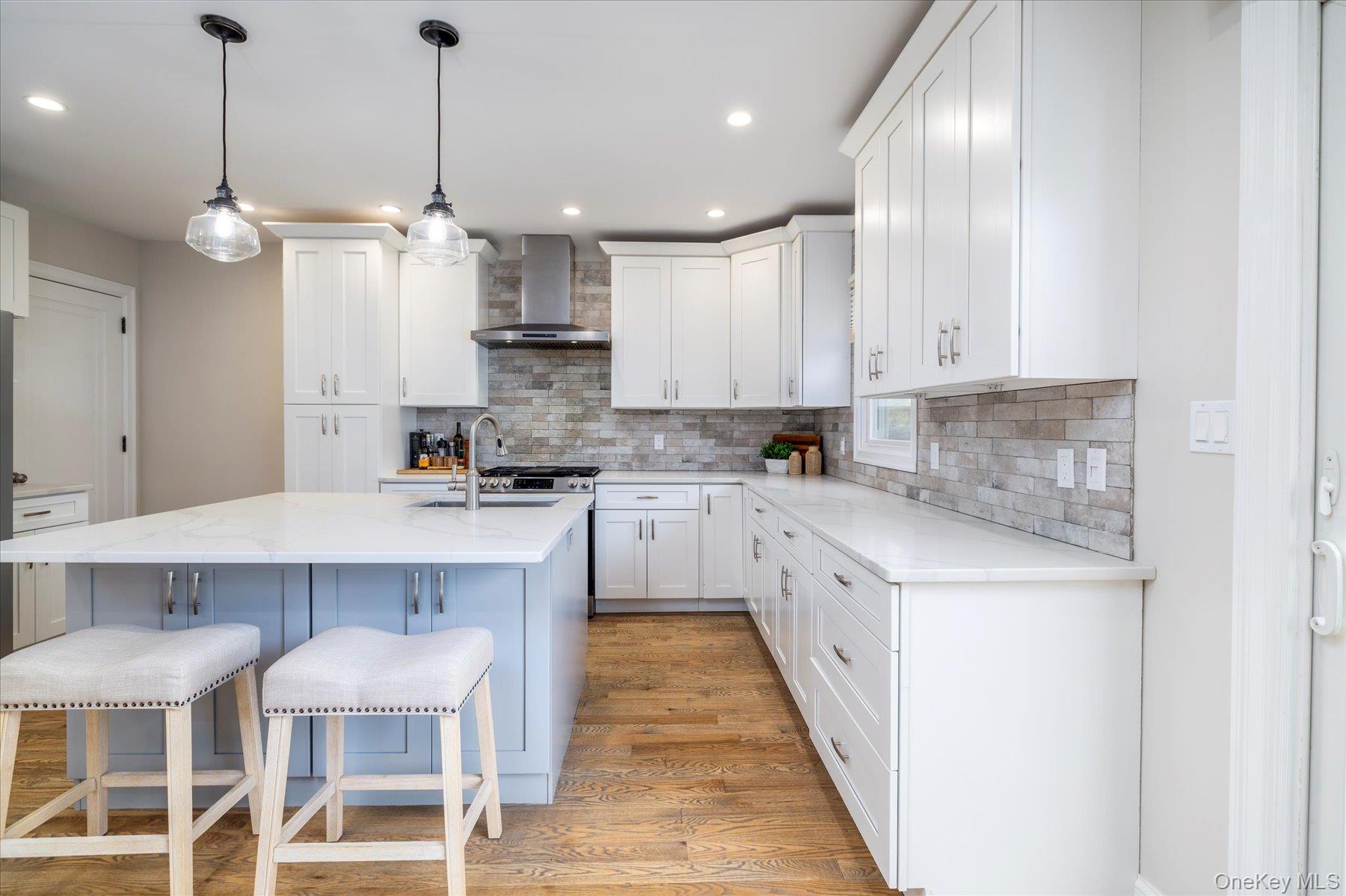 #4 photo, 2 Atlas Avenue, Malverne , NY 11565