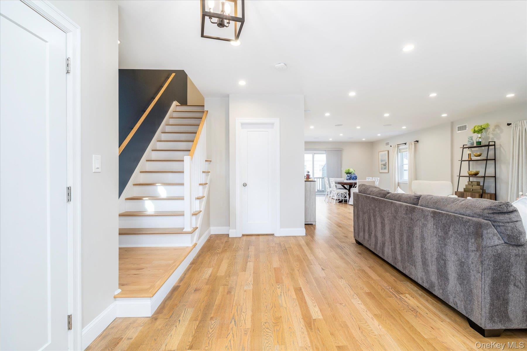 #8 photo, 2 Atlas Avenue, Malverne , NY 11565