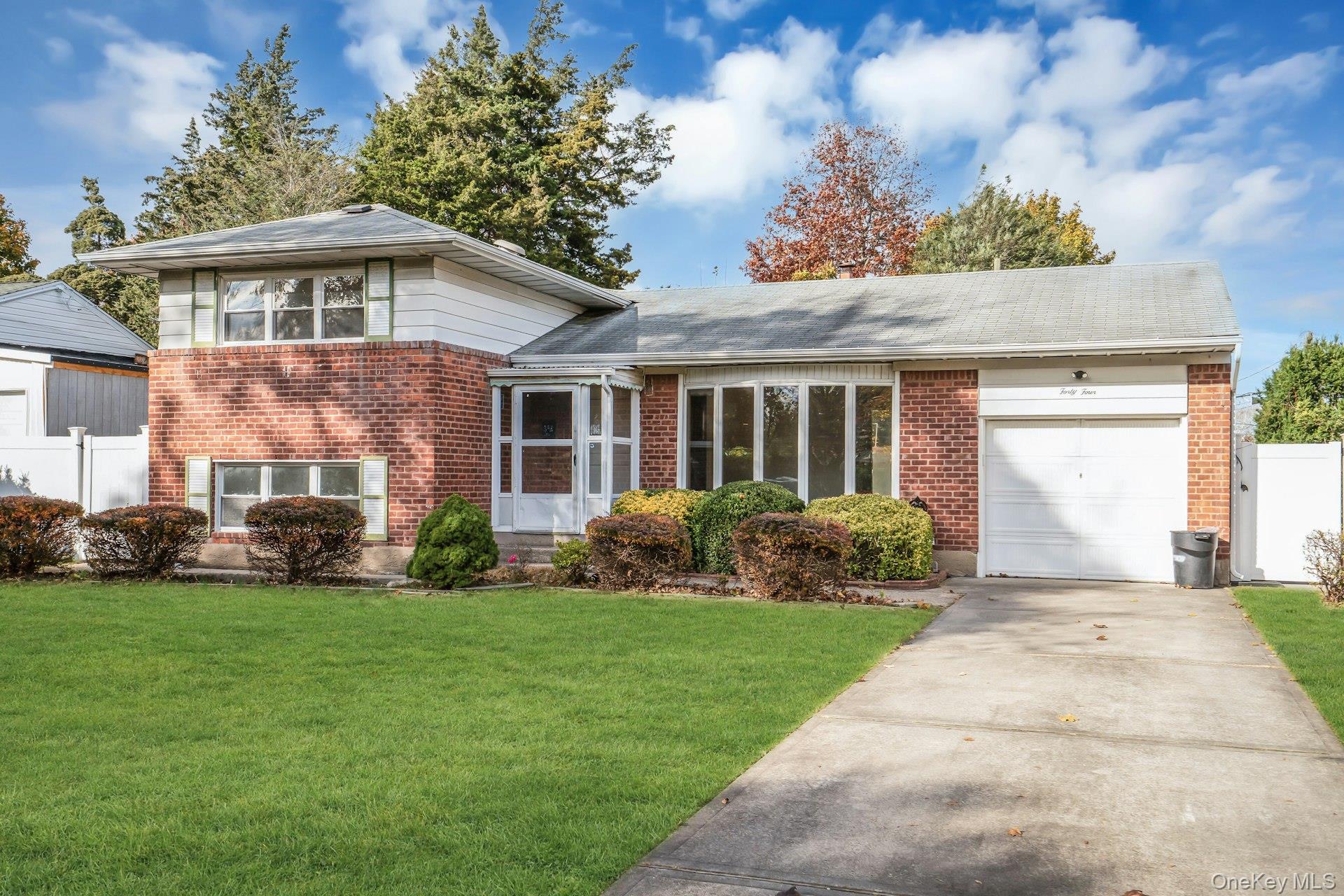 #1 photo, 44 Delaware Avenue, Commack , NY 11725