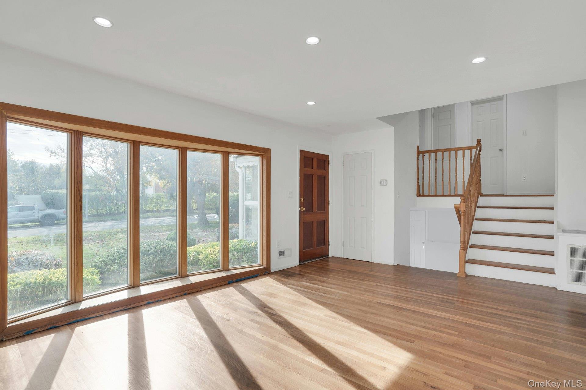 #16 photo, 44 Delaware Avenue, Commack , NY 11725