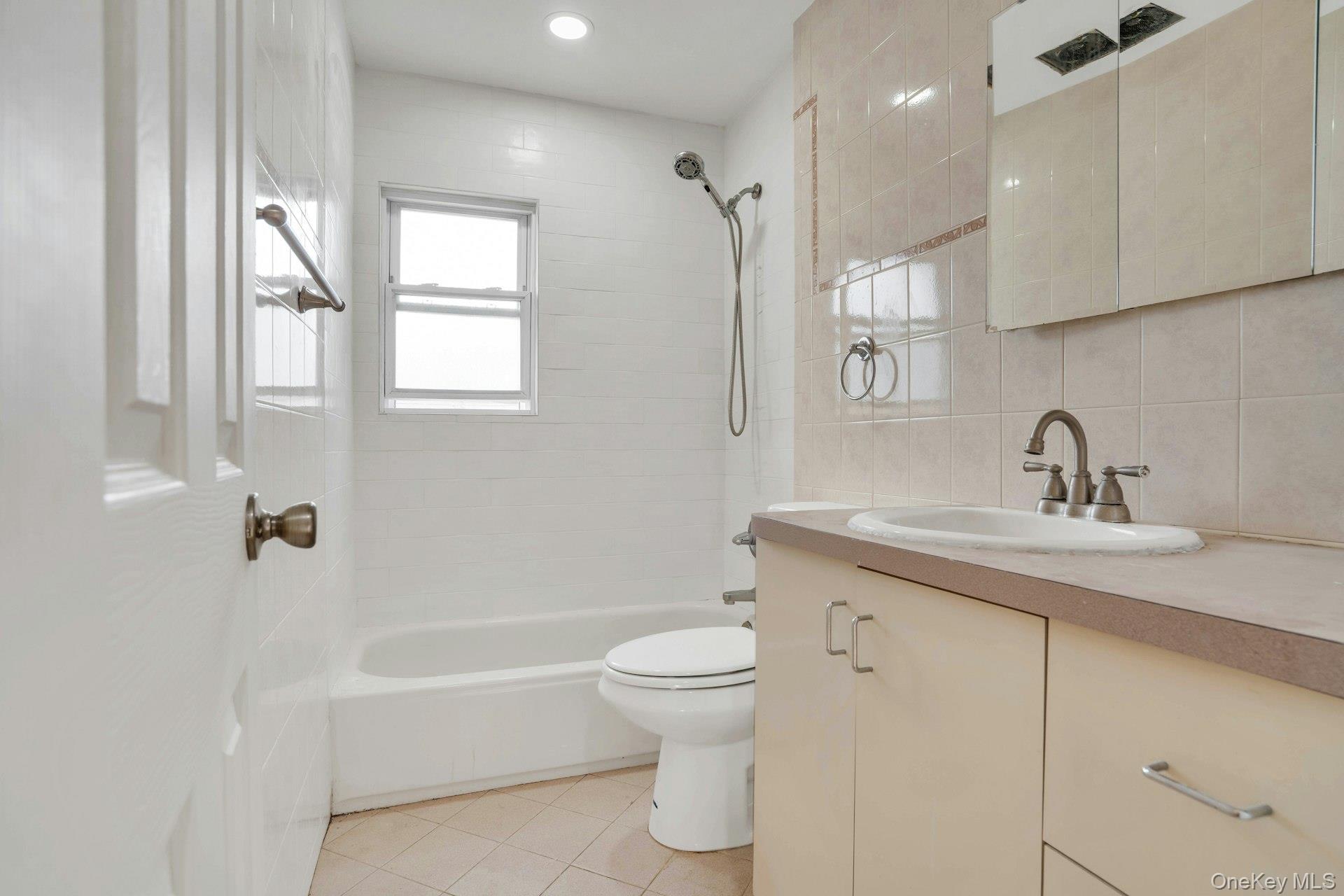 #19 photo, 44 Delaware Avenue, Commack , NY 11725