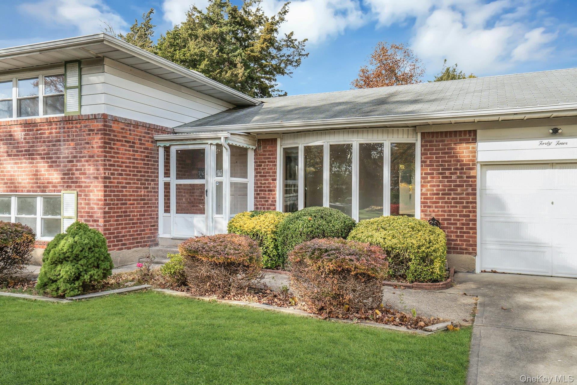 #5 photo, 44 Delaware Avenue, Commack , NY 11725