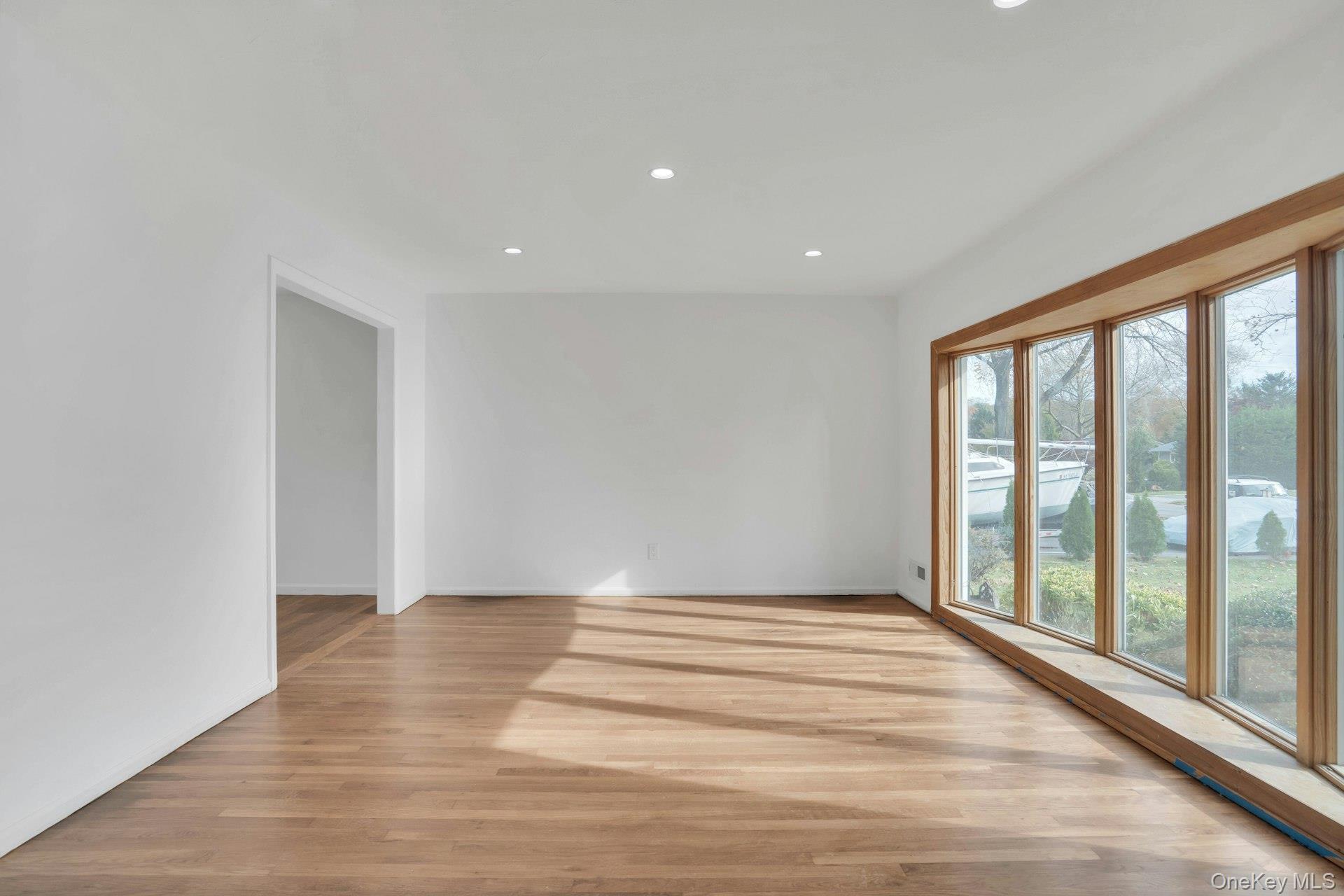 #7 photo, 44 Delaware Avenue, Commack , NY 11725