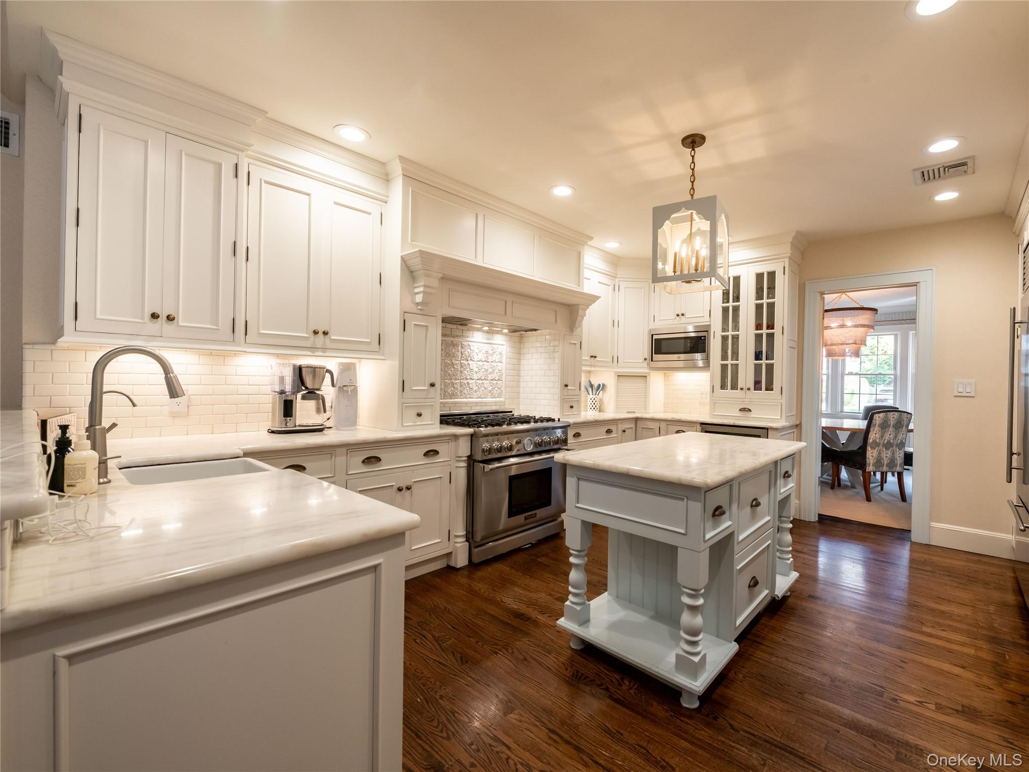 #10 photo, 39 Hawthorne Place, Manhasset , NY 11030