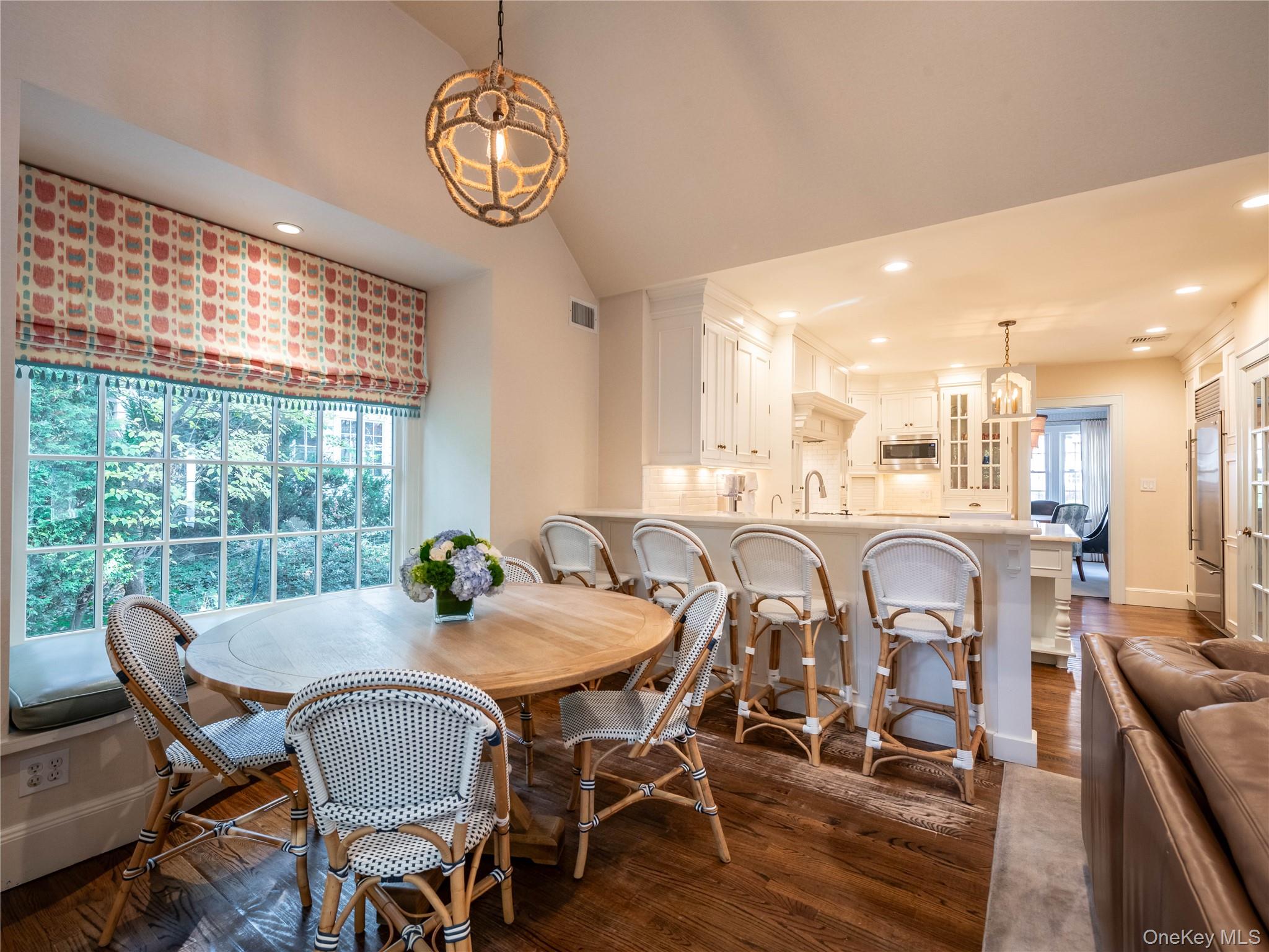 #11 photo, 39 Hawthorne Place, Manhasset , NY 11030