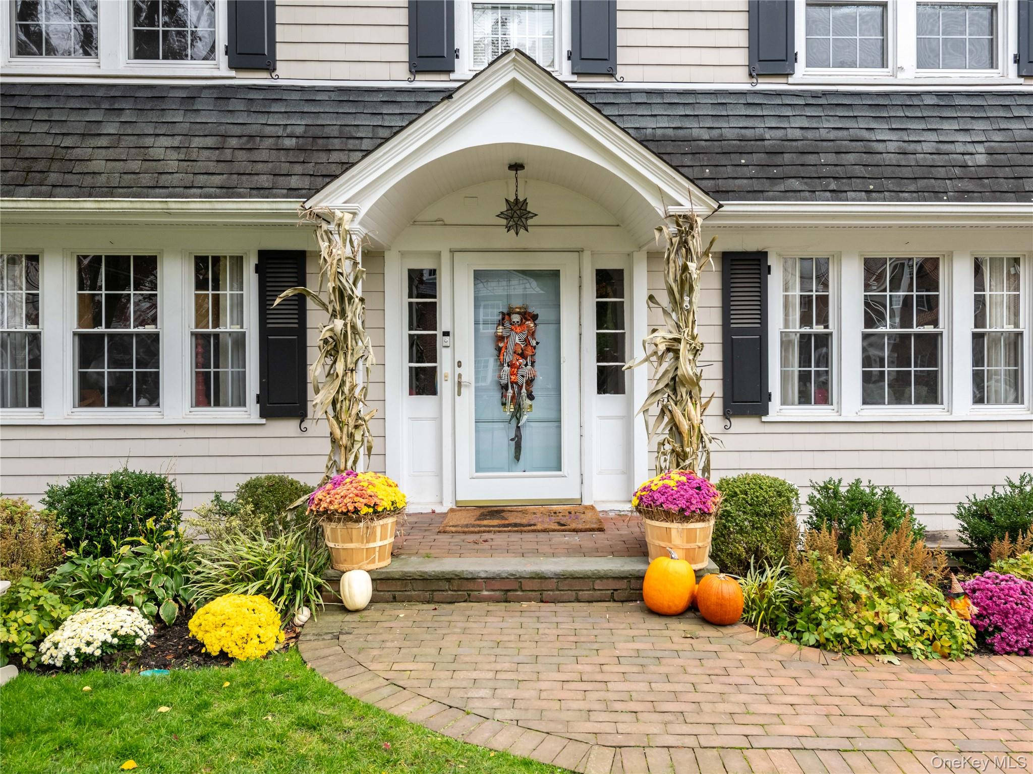 #2 photo, 39 Hawthorne Place, Manhasset , NY 11030