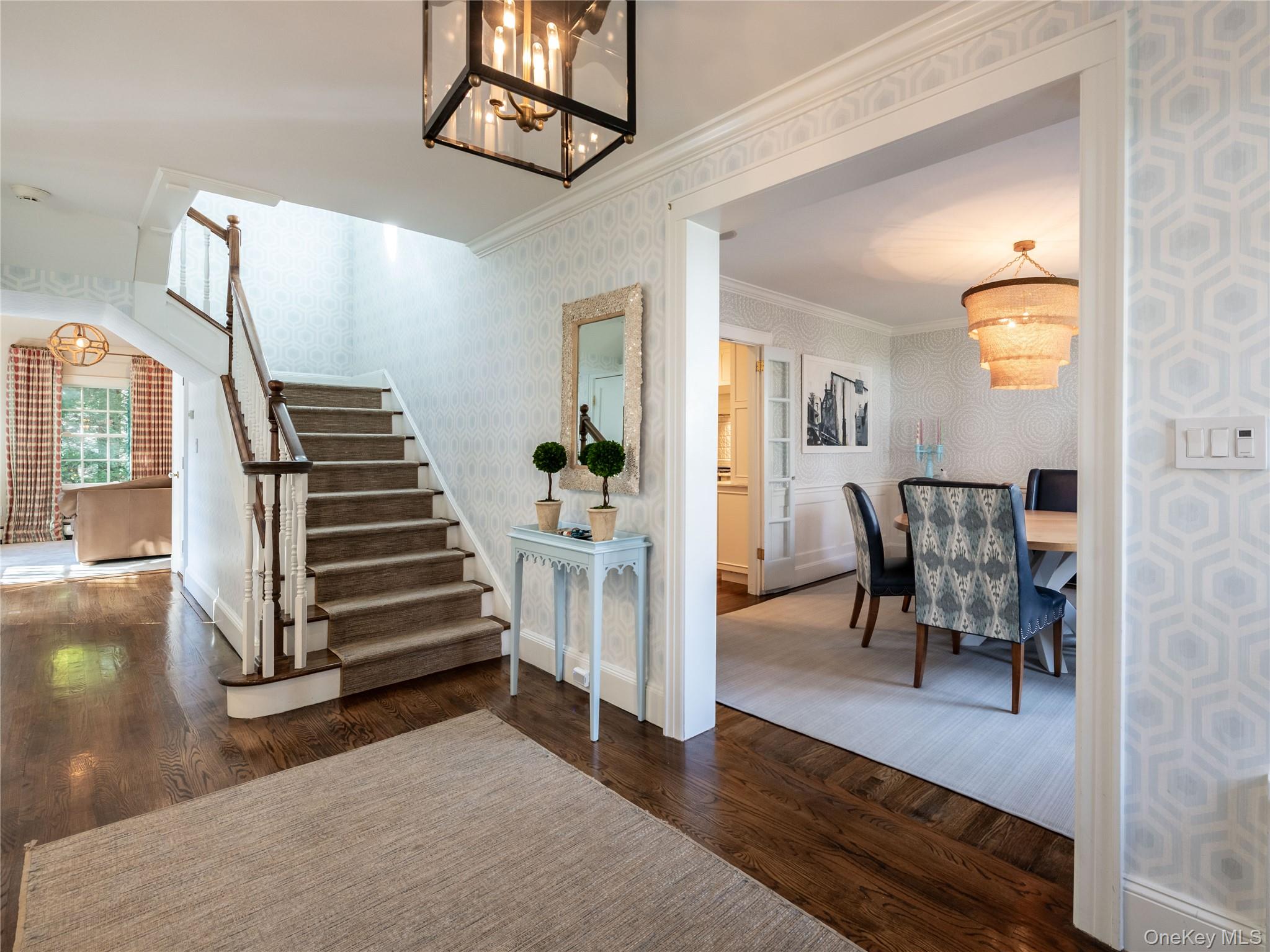 #5 photo, 39 Hawthorne Place, Manhasset , NY 11030