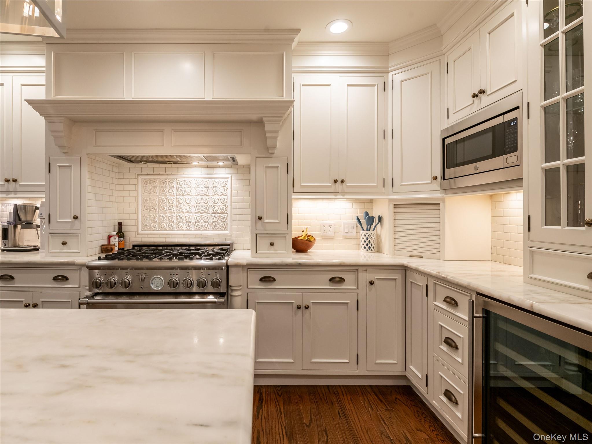 #9 photo, 39 Hawthorne Place, Manhasset , NY 11030