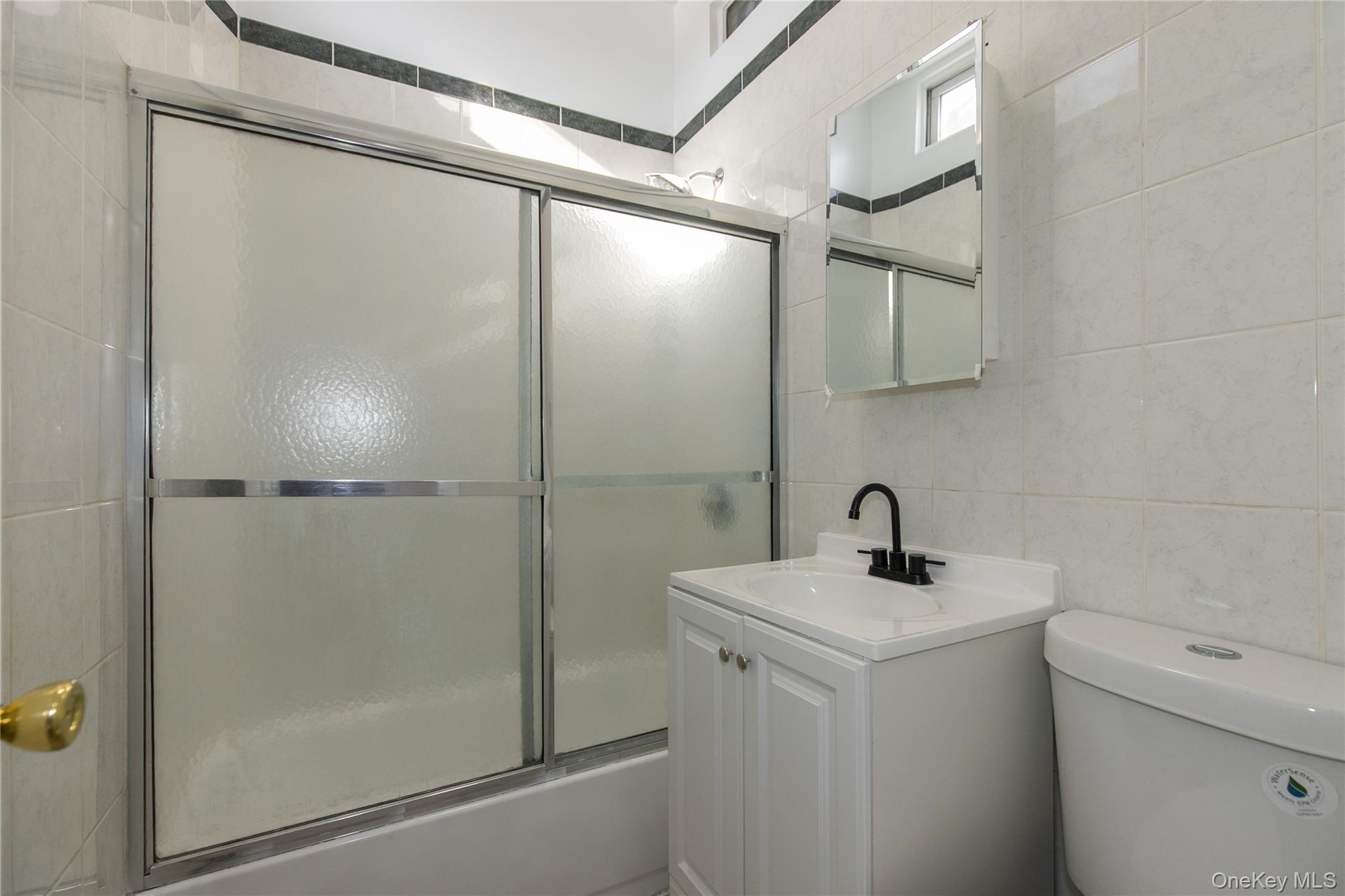 #12 photo, 5814 58th Avenue, كوينز Maspeth , NY 11378